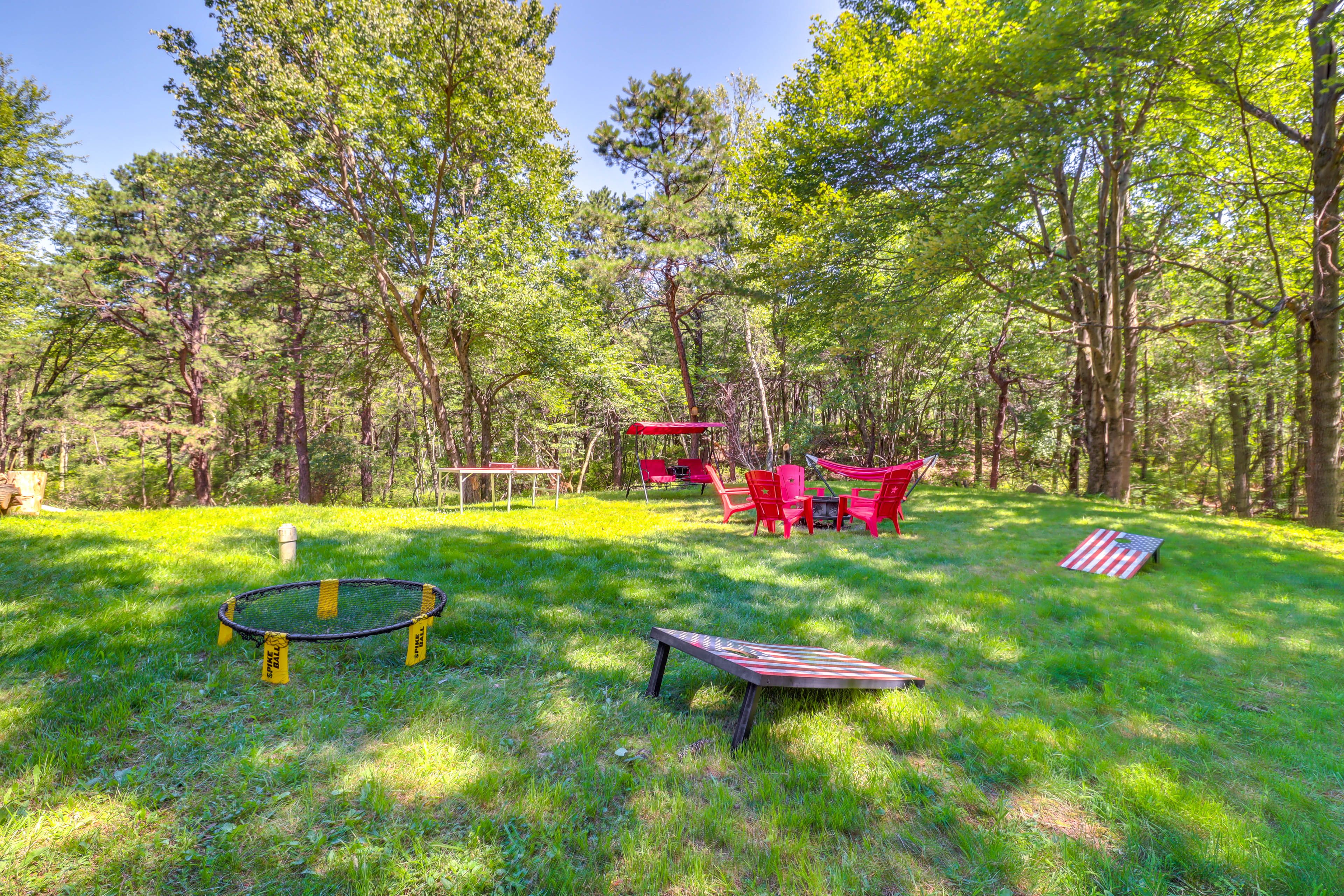 Private Yard | Wood-Burning Fire Pit | Ping-Pong Table | Yard Games | Hammock