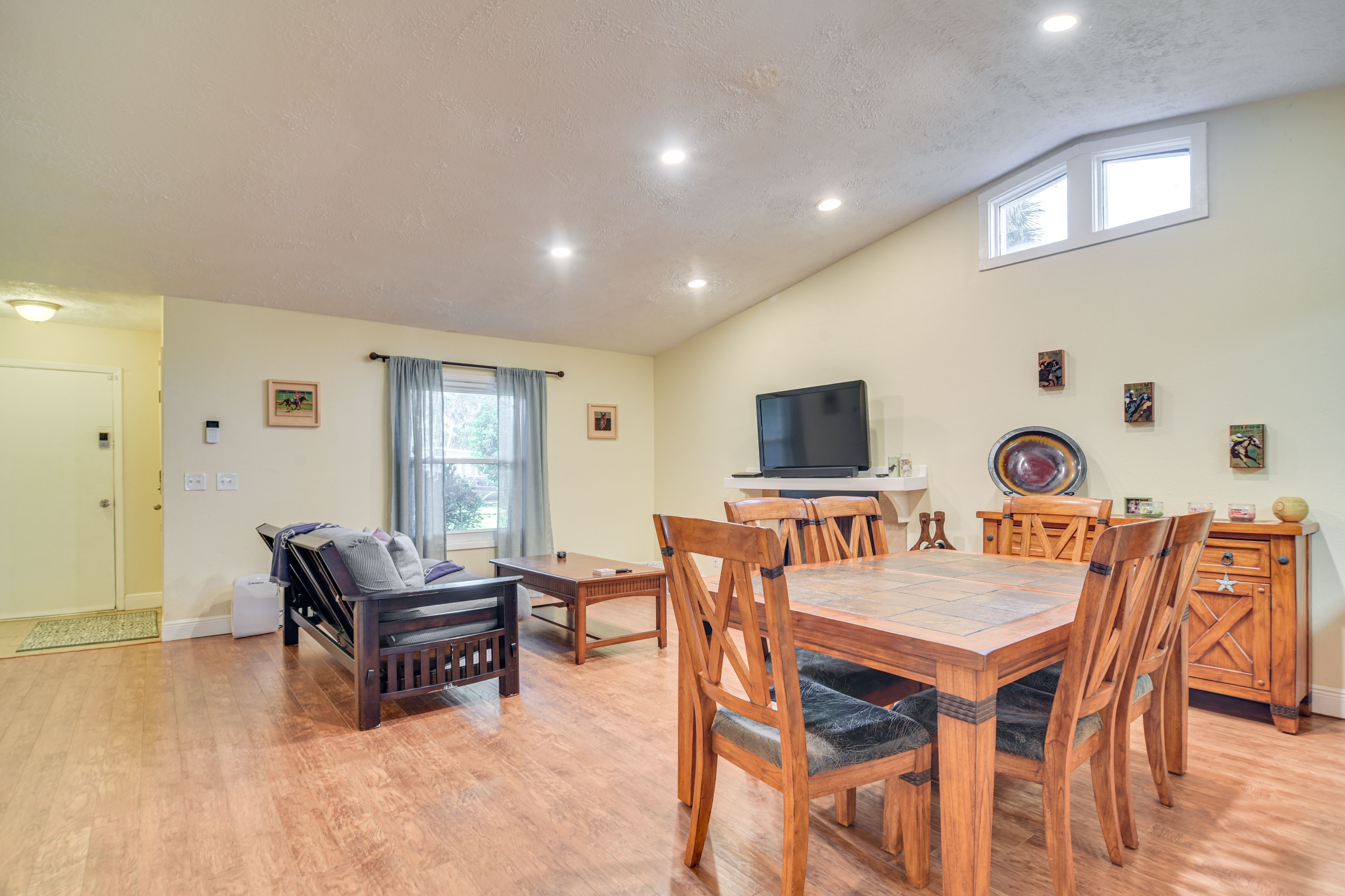 Dining Area | Dishware & Flatware