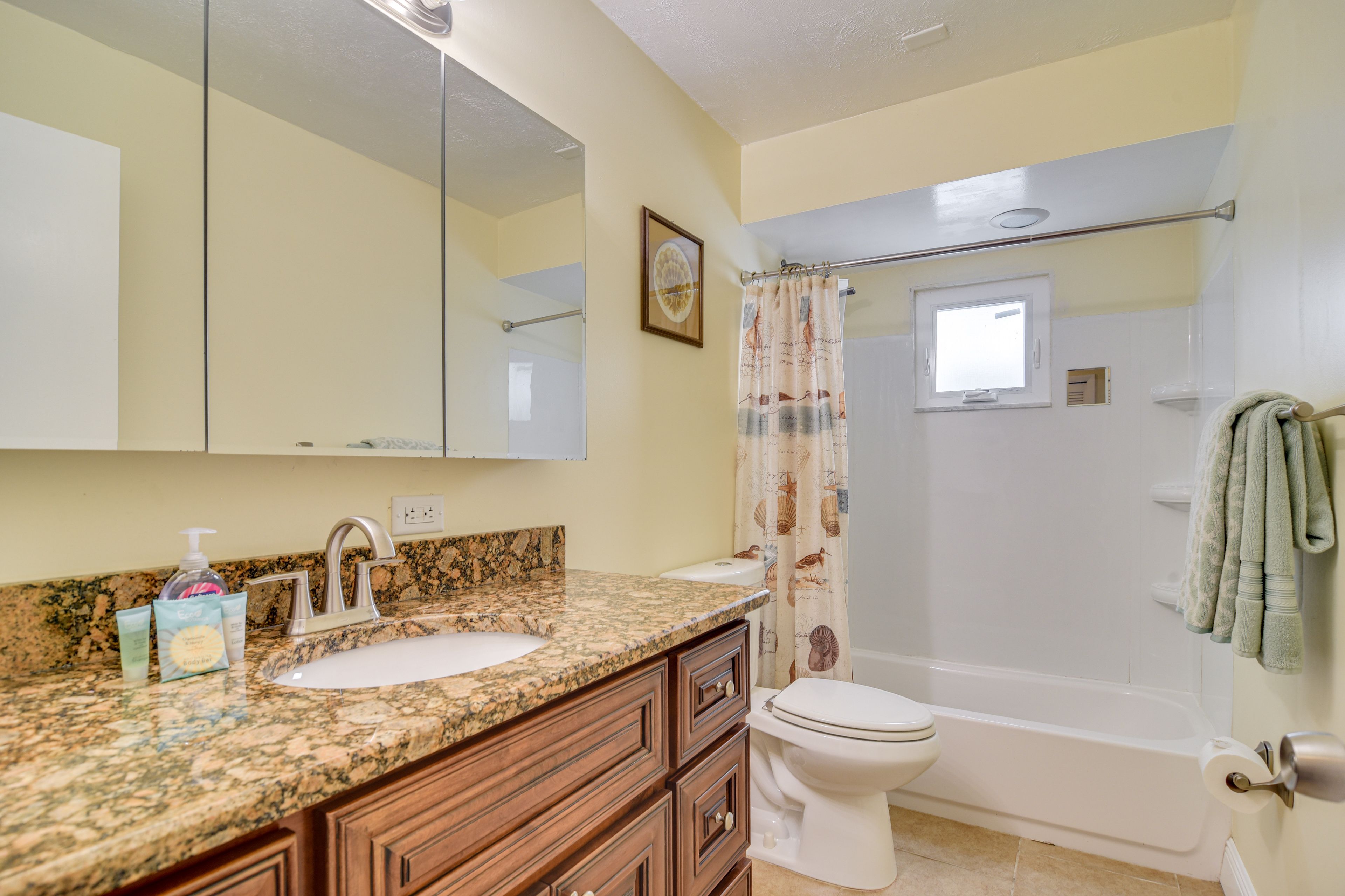 Full Bath | Complimentary Toiletries