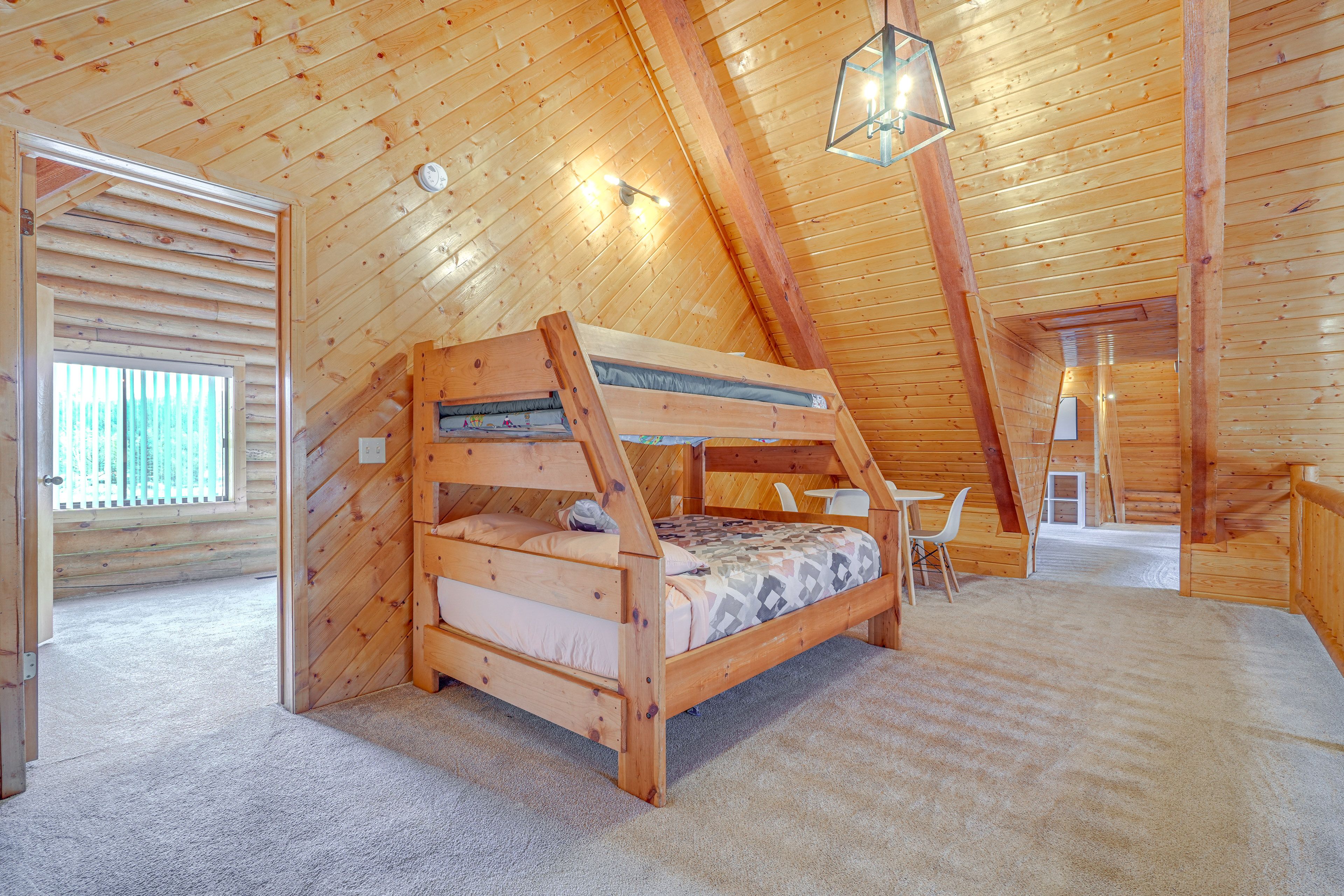 Loft | 2nd Floor | Twin/Full Bunk Bed