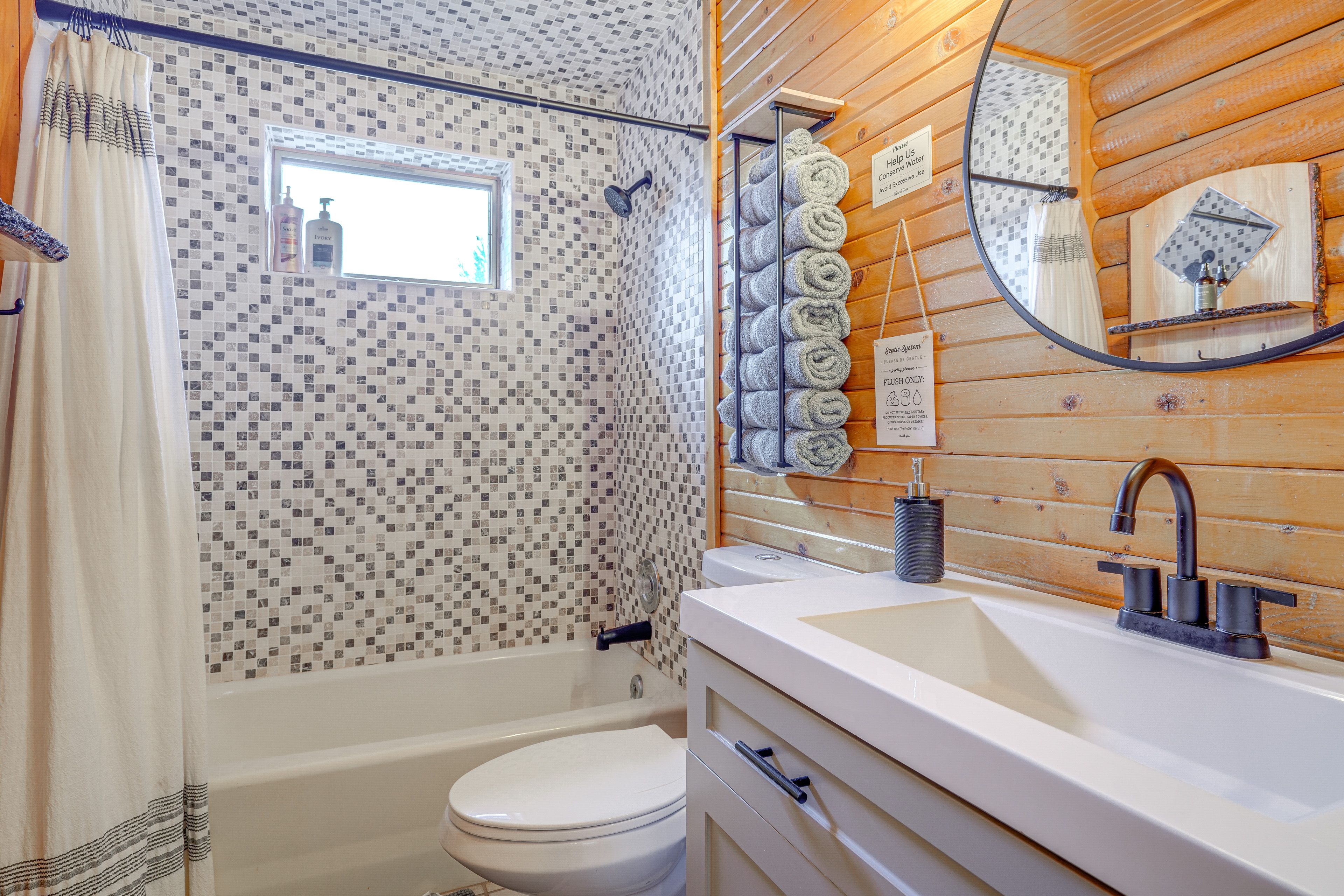 Full Bathroom | 1st Floor