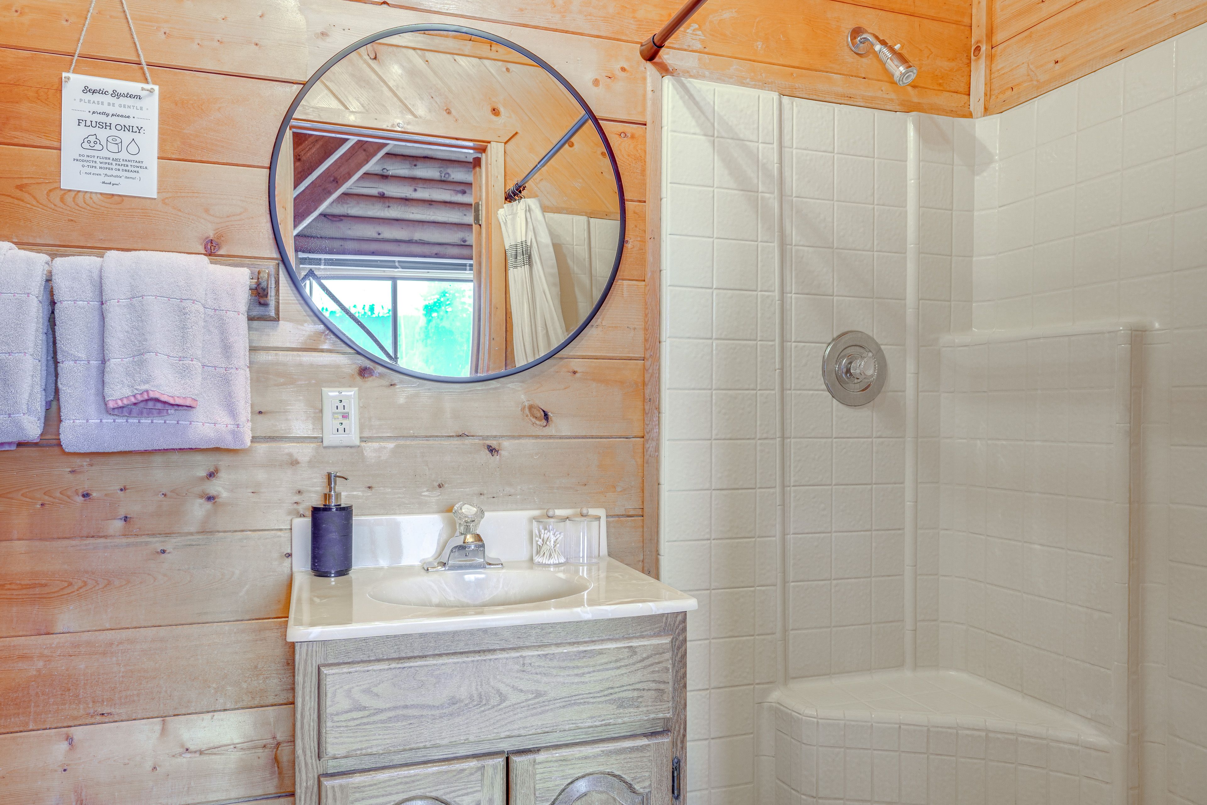 En-Suite Bathroom | 2nd Floor