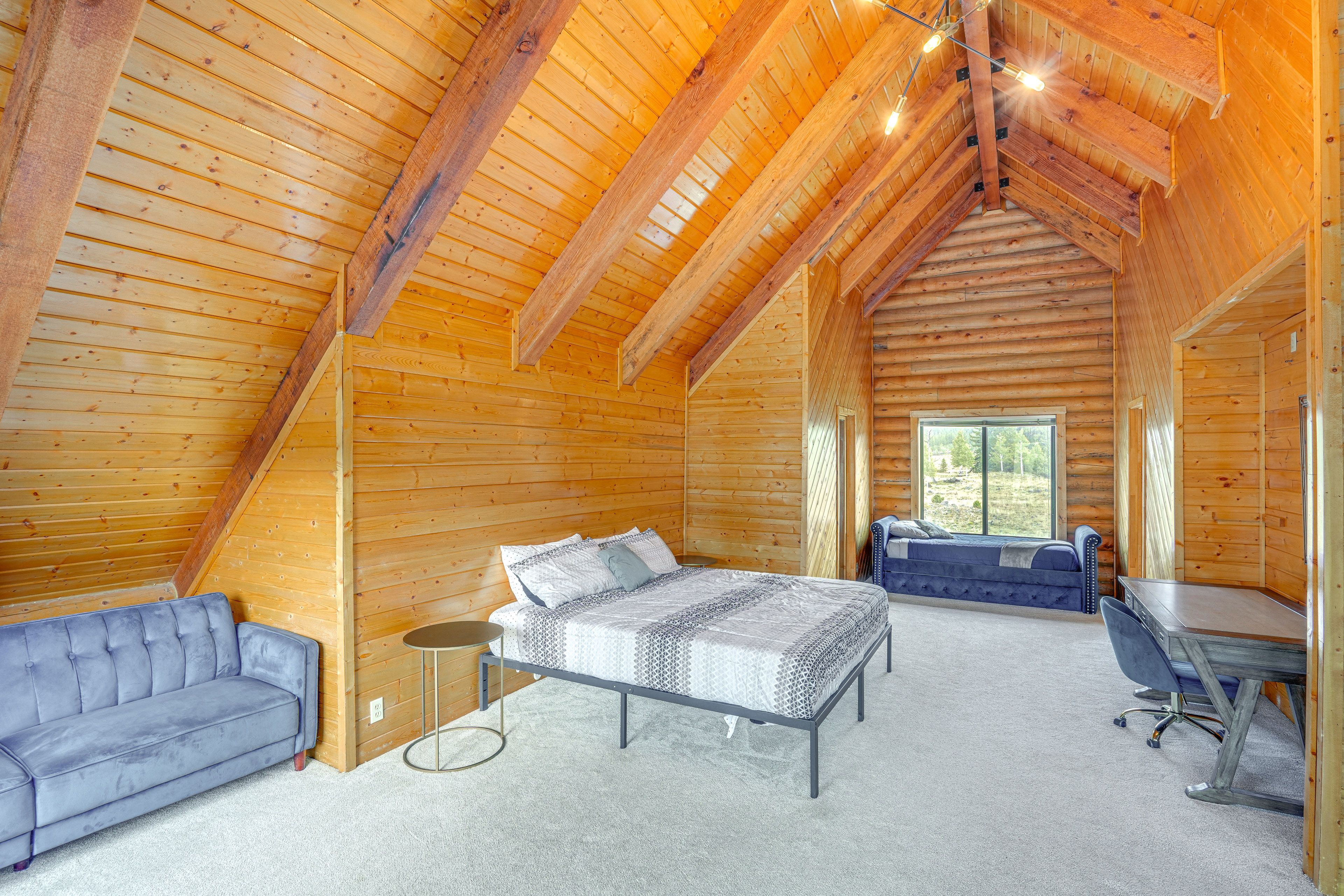Bedroom 1 | 2nd Floor | King Bed | Twin Daybed w/ Twin Trundle
