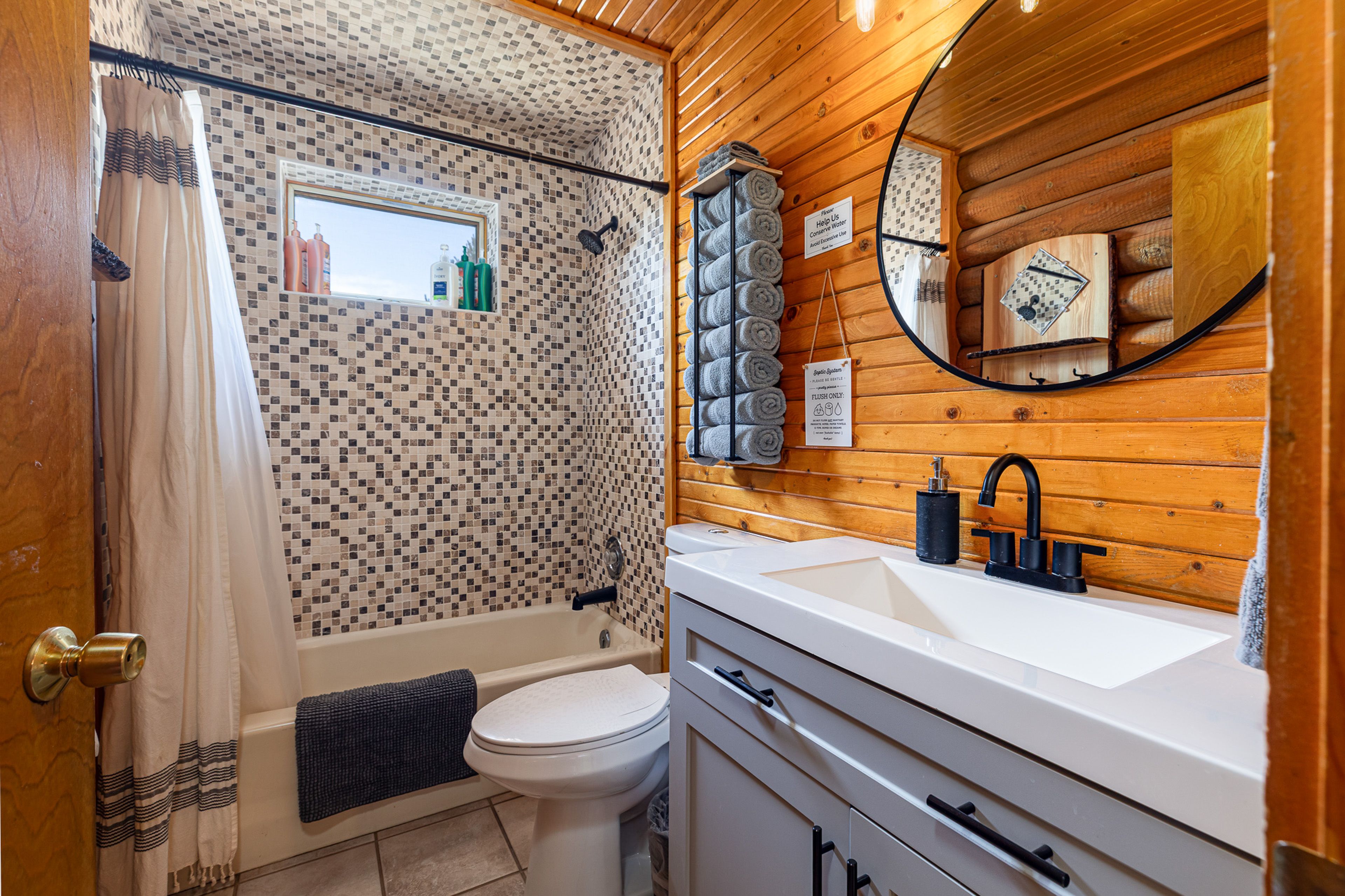 Full Bathroom | 1st Floor