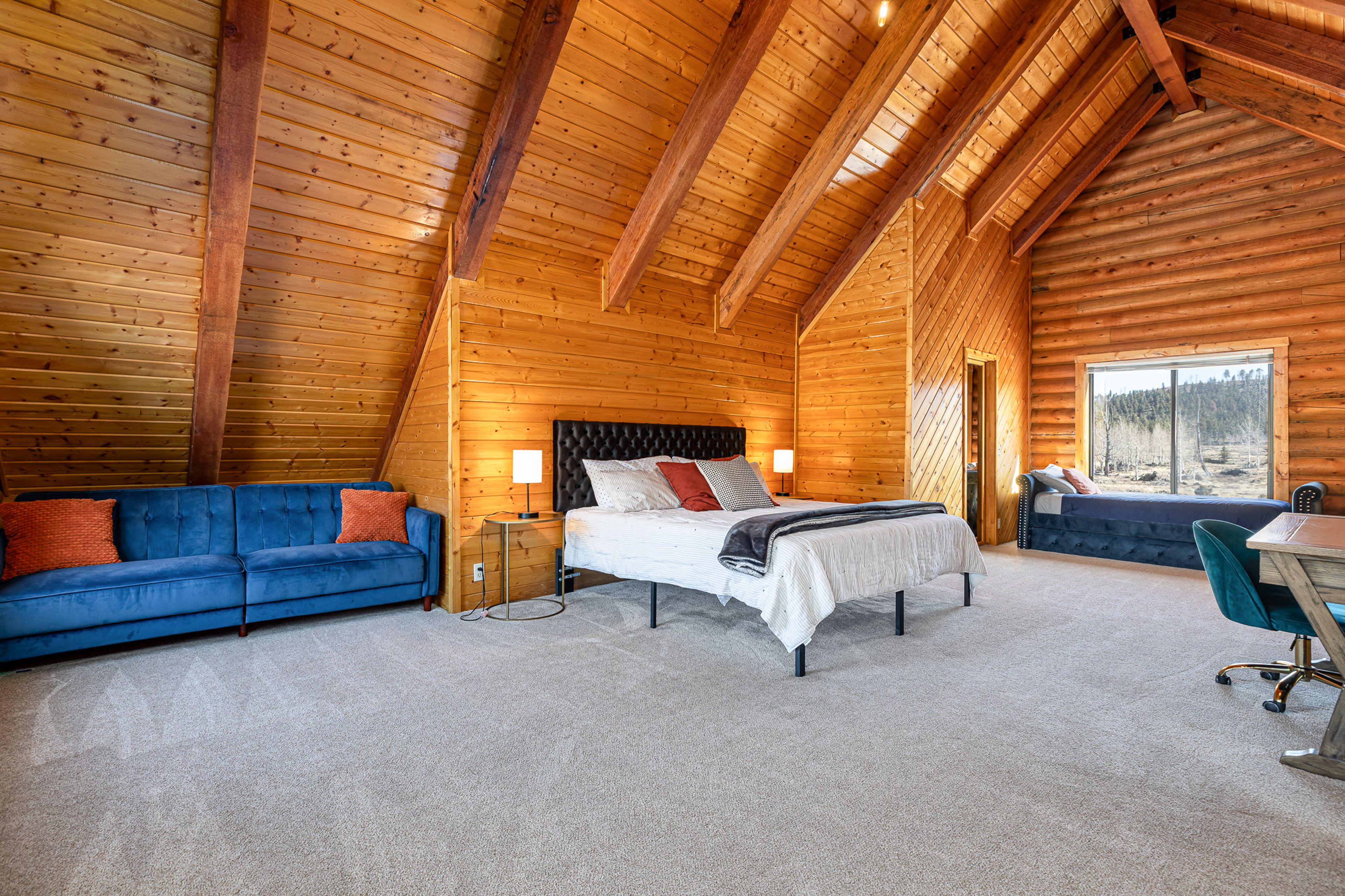 Bedroom 1 | 2nd Floor | King Bed | Twin Daybed w/ Twin Trundle