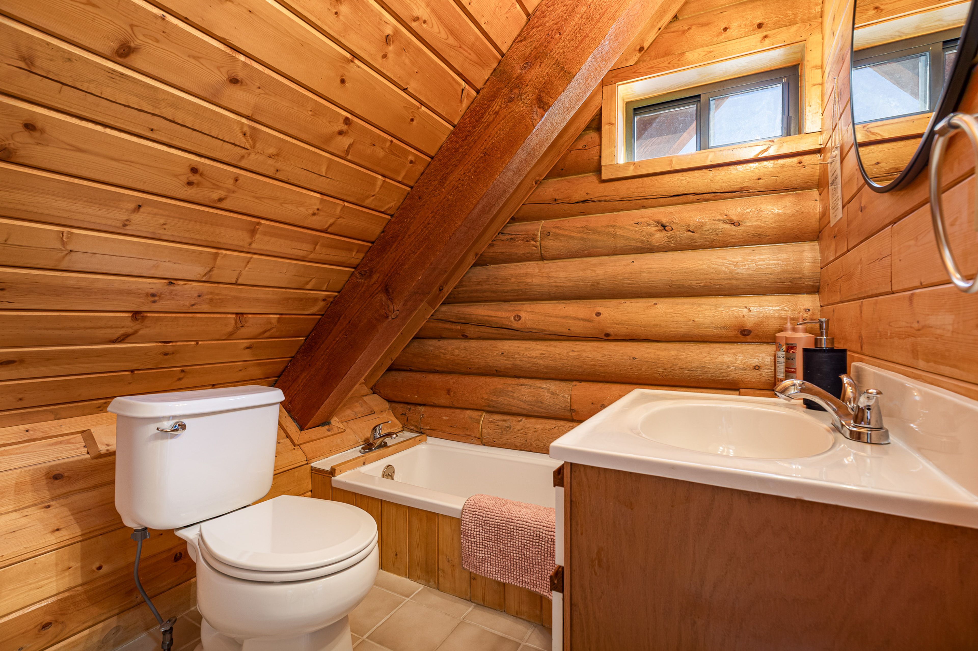 En-Suite Bathroom | 2nd Floor