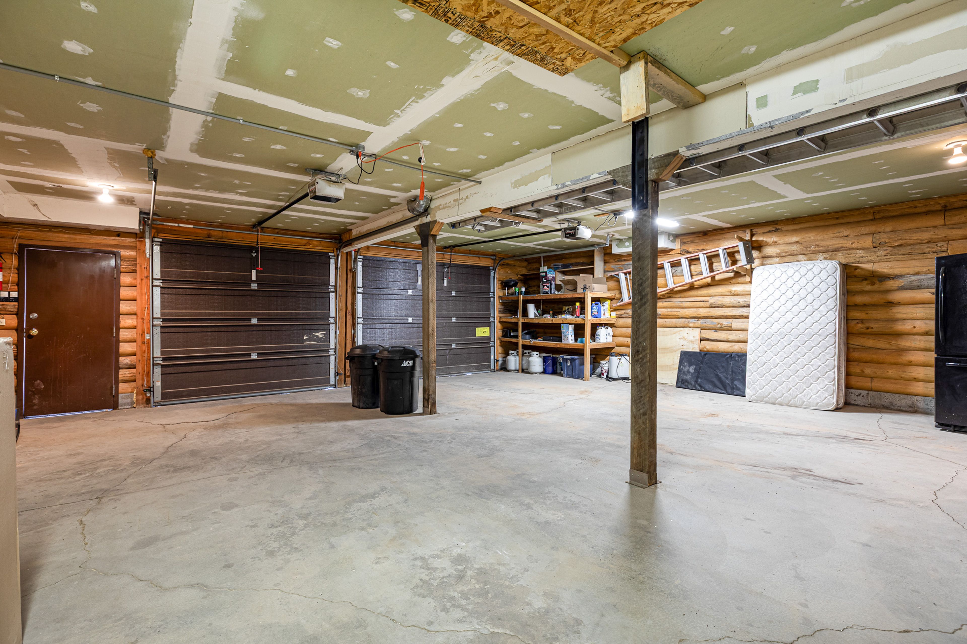 Parking | Garage (2 Vehicles)