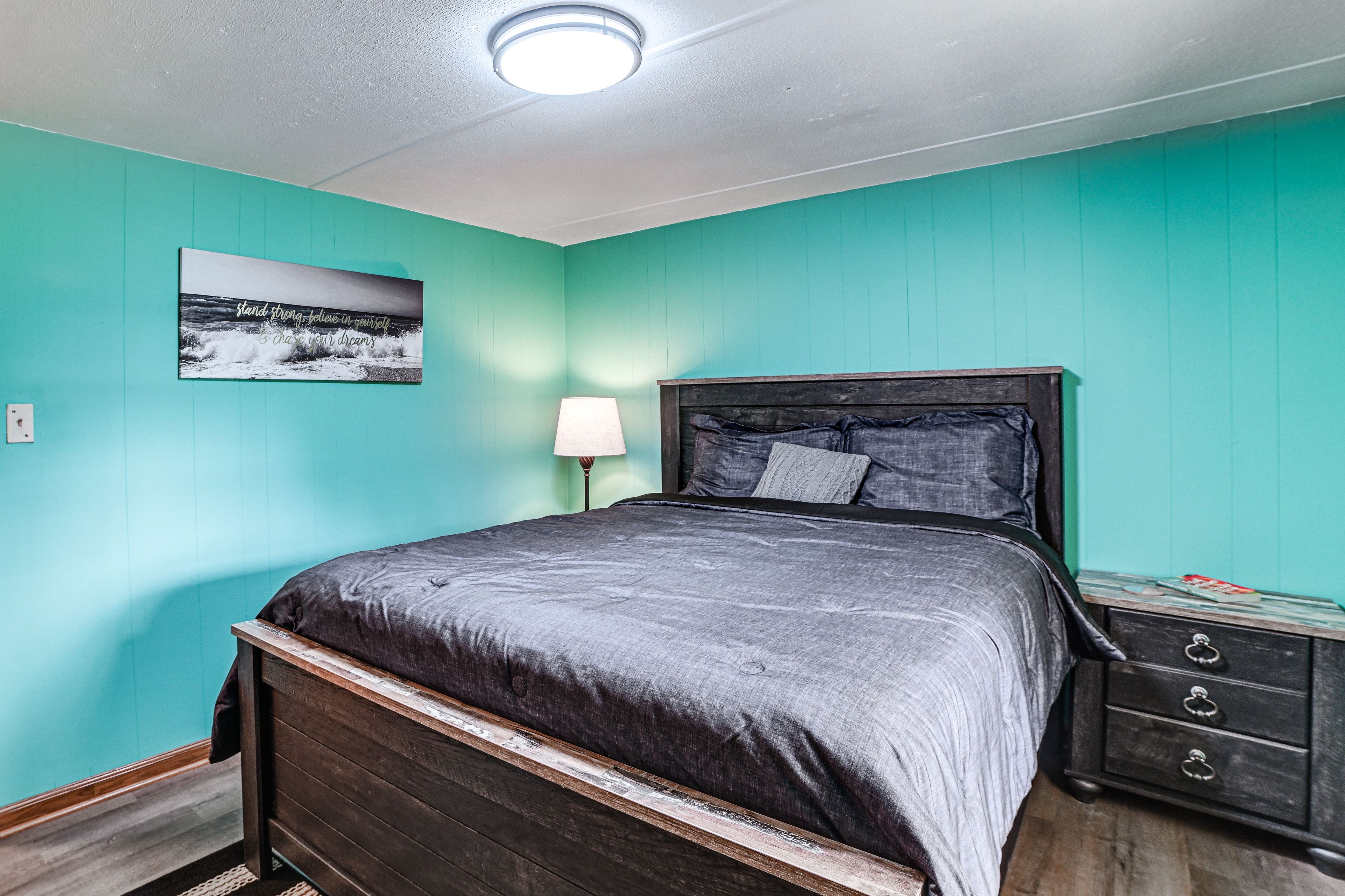 Bedroom 2 | Queen Bed