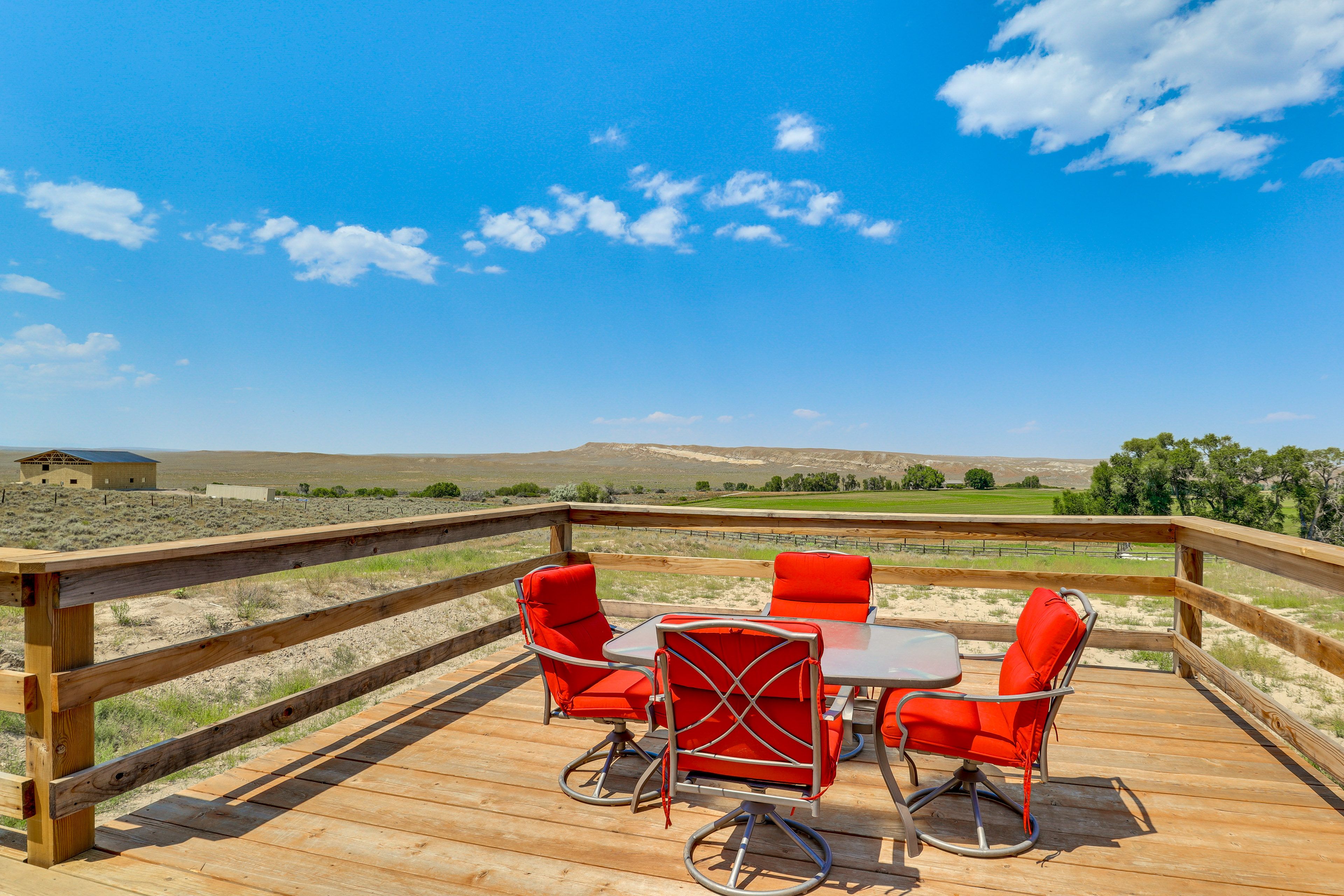 Lander Vacation Rental | 3BR | 2BA | 2,200 Sq Ft | 6 Steps Required