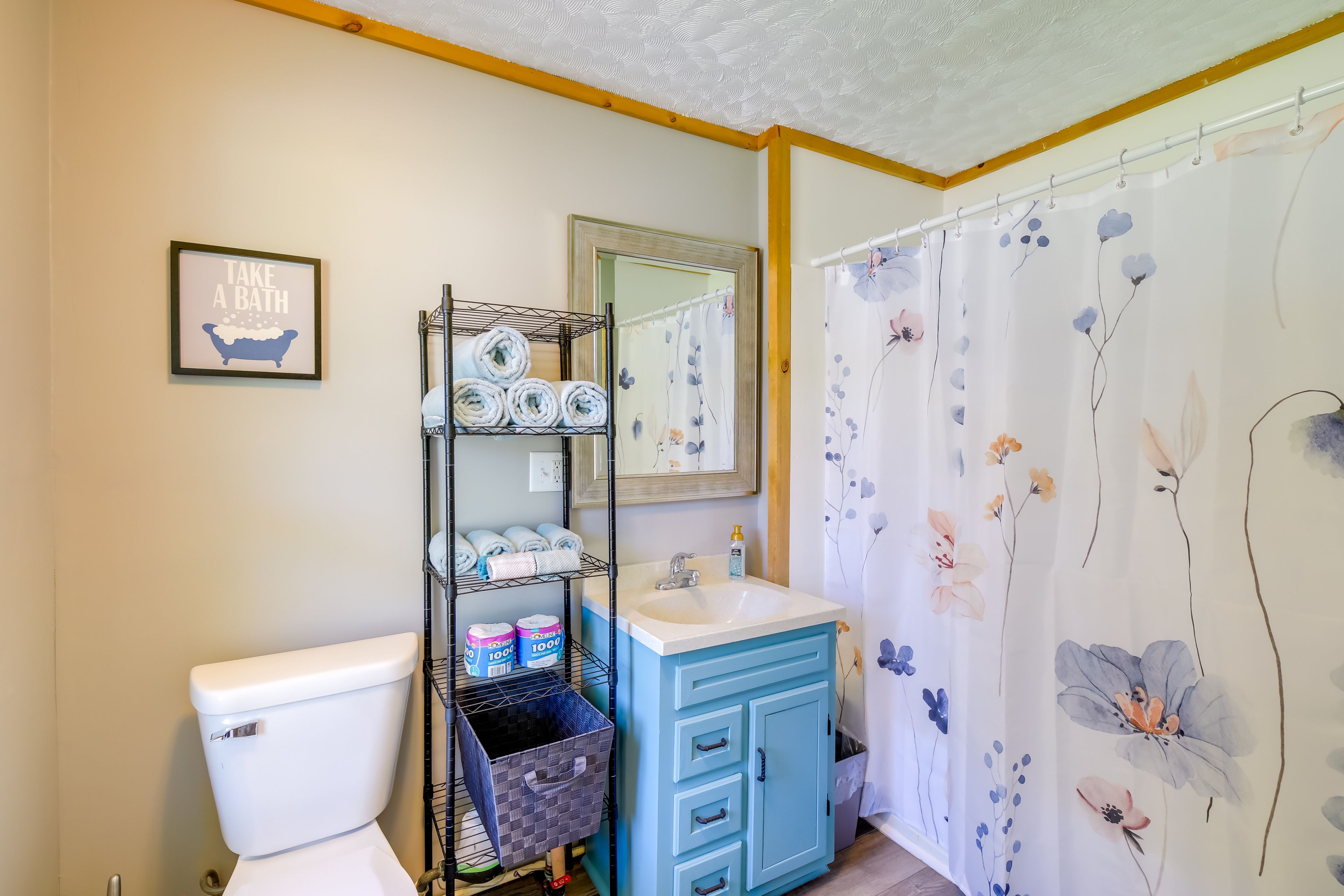Full Bathroom | Towels Provided