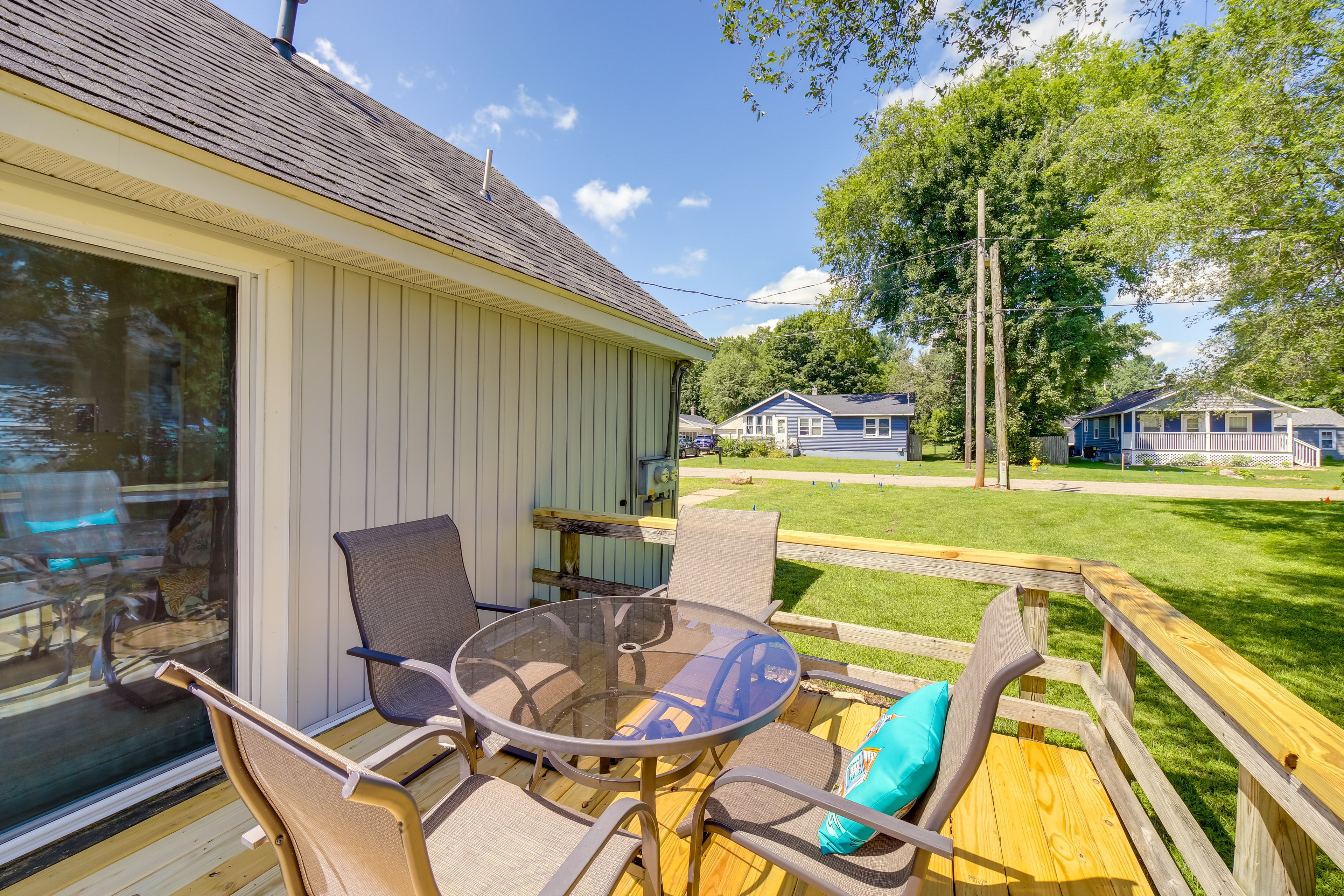 Deck | Outdoor Dining Area