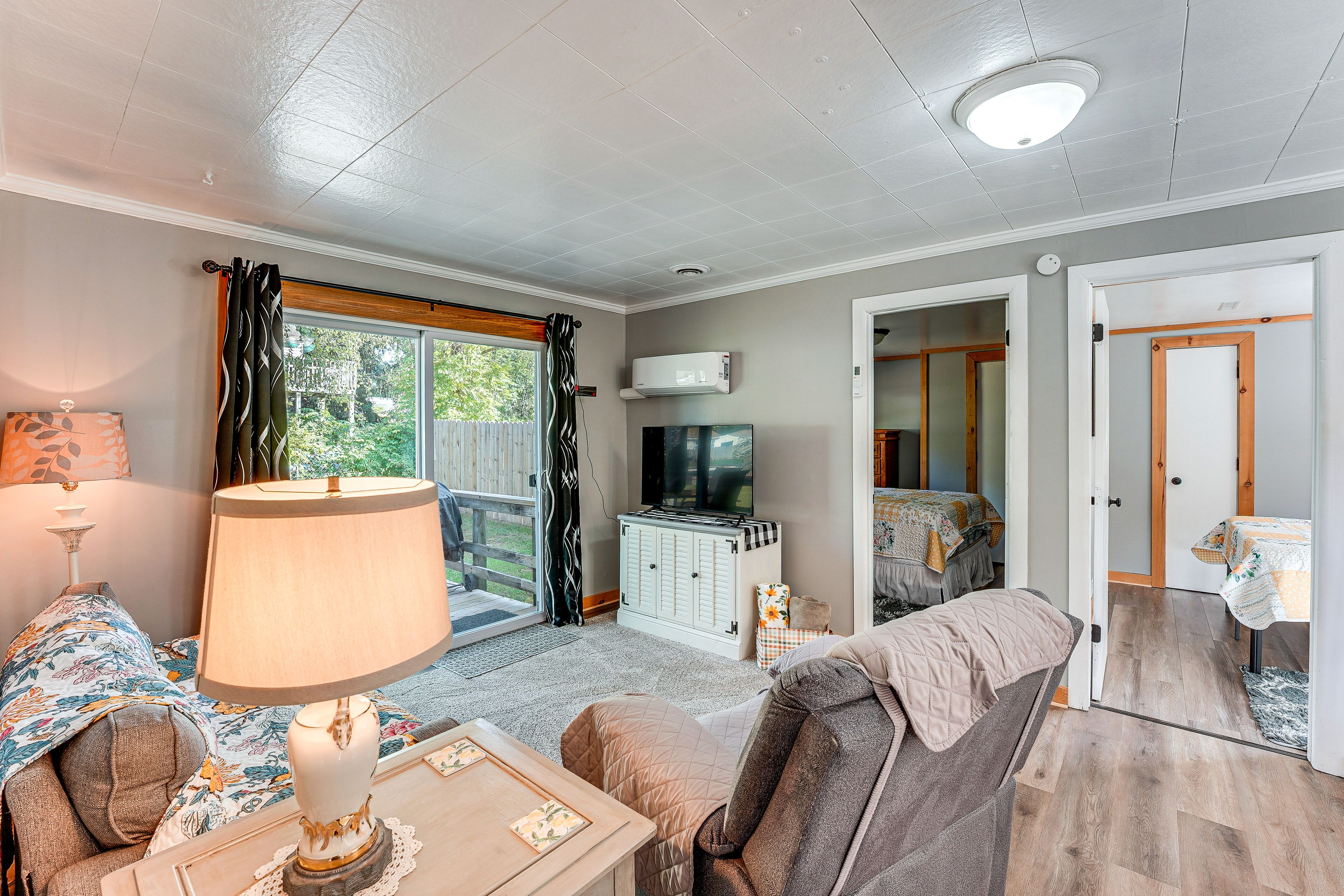 Living Room | Flat-Screen TV | Free WiFi