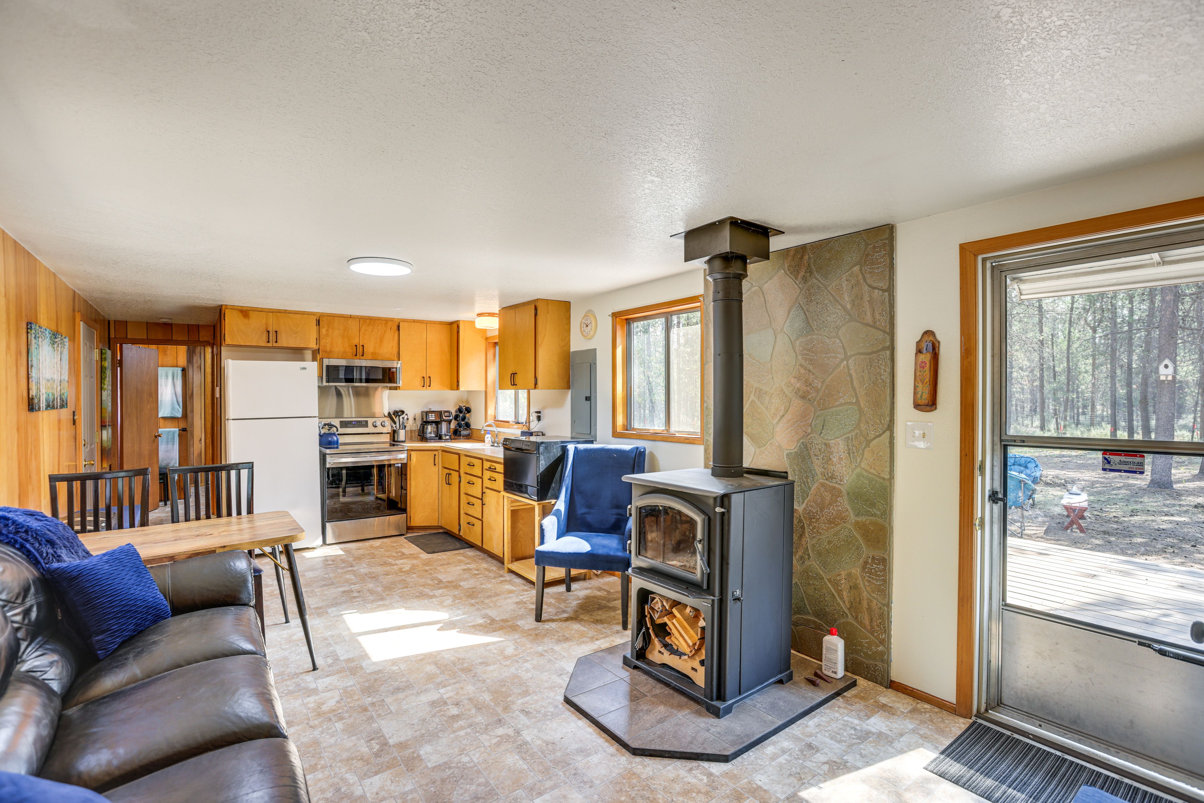 La Pine Vacation Rental | 2BR | 1BA | 528 Sq Ft | Exterior Steps to Enter