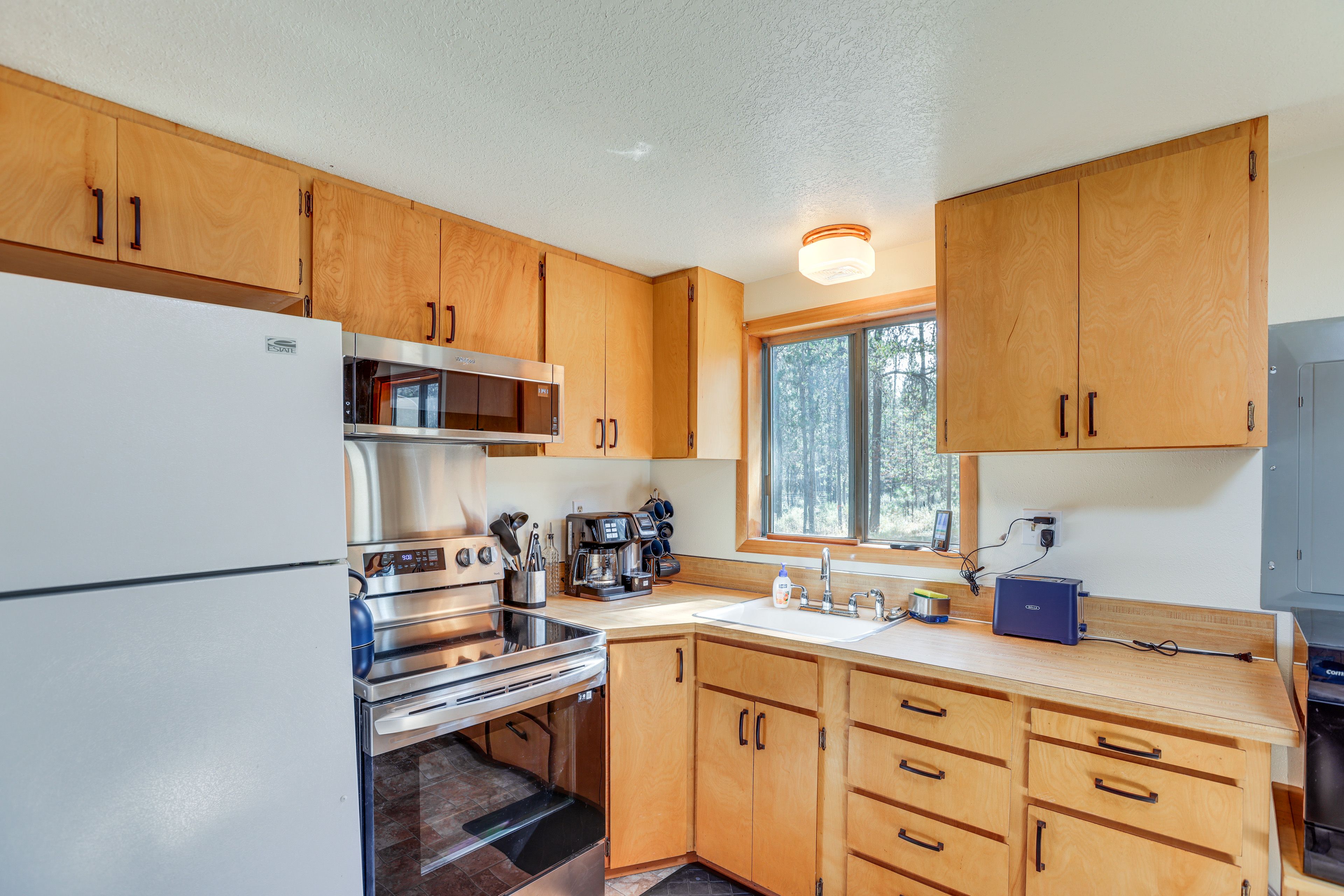 Kitchen | Dual Drip/Pod Coffee Maker | Countertop Dishwasher | Toaster