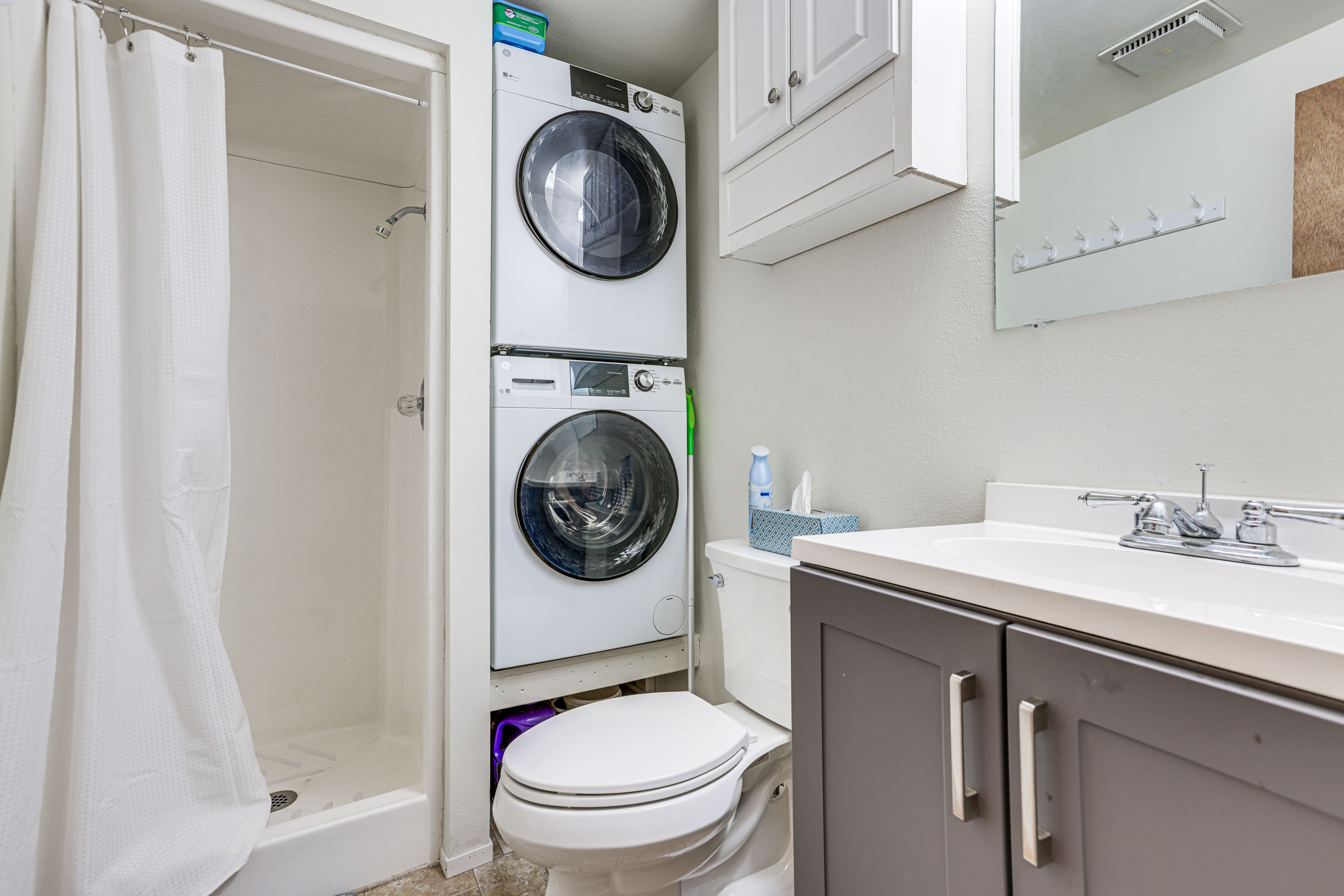 Full Bathroom | Washer & Dryer