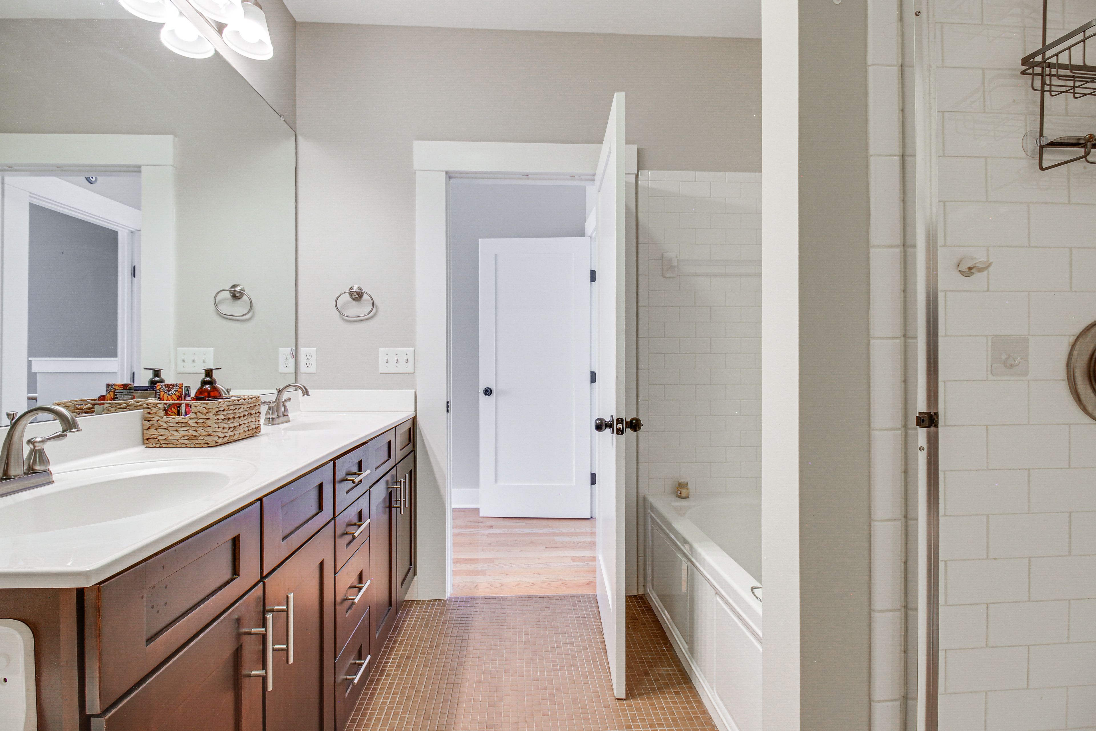 En-Suite Bathroom | Shower | Jetted Tub | 3rd Floor