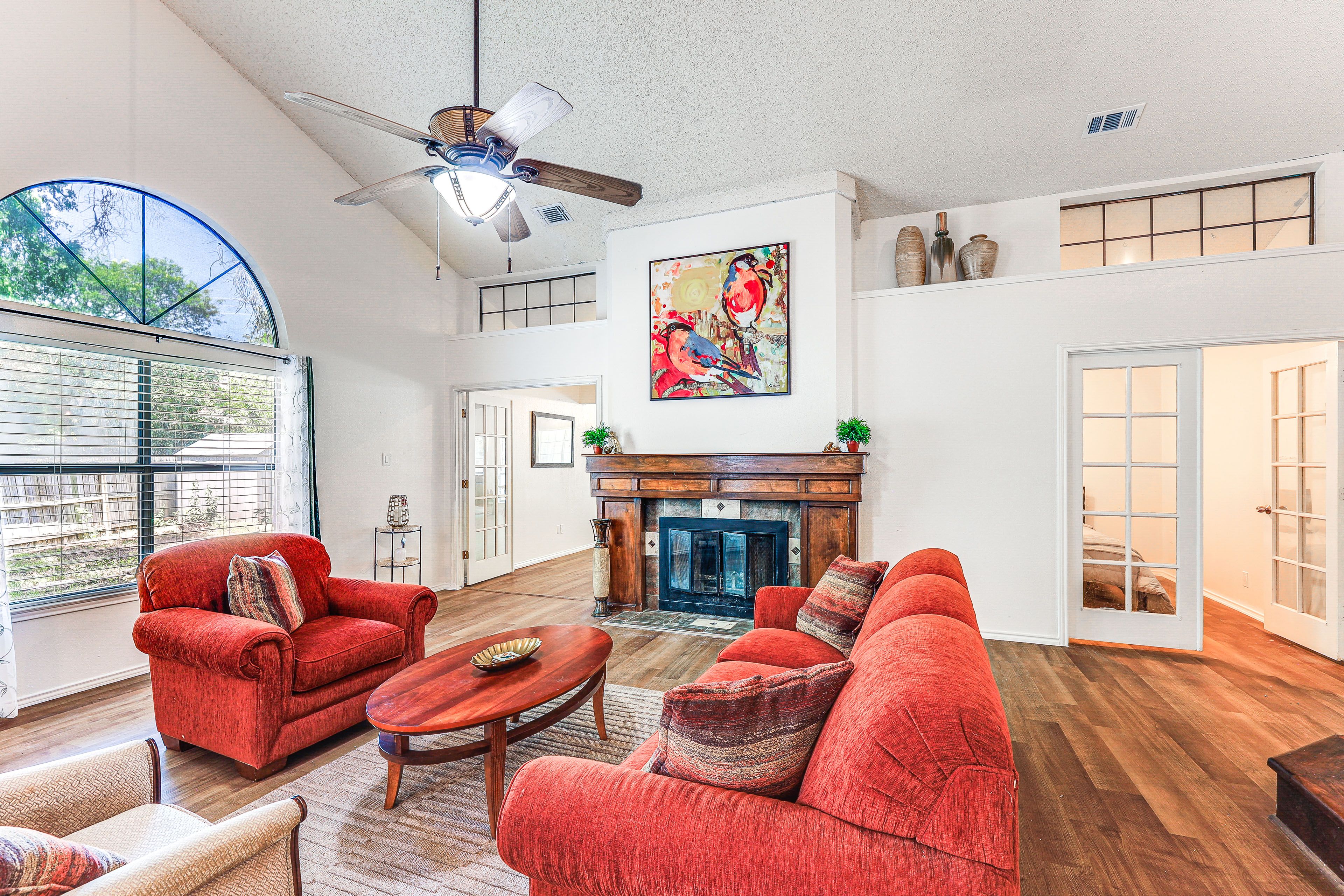 Living Room | Fireplace | Central Air Conditioning/Heat | Free WiFi