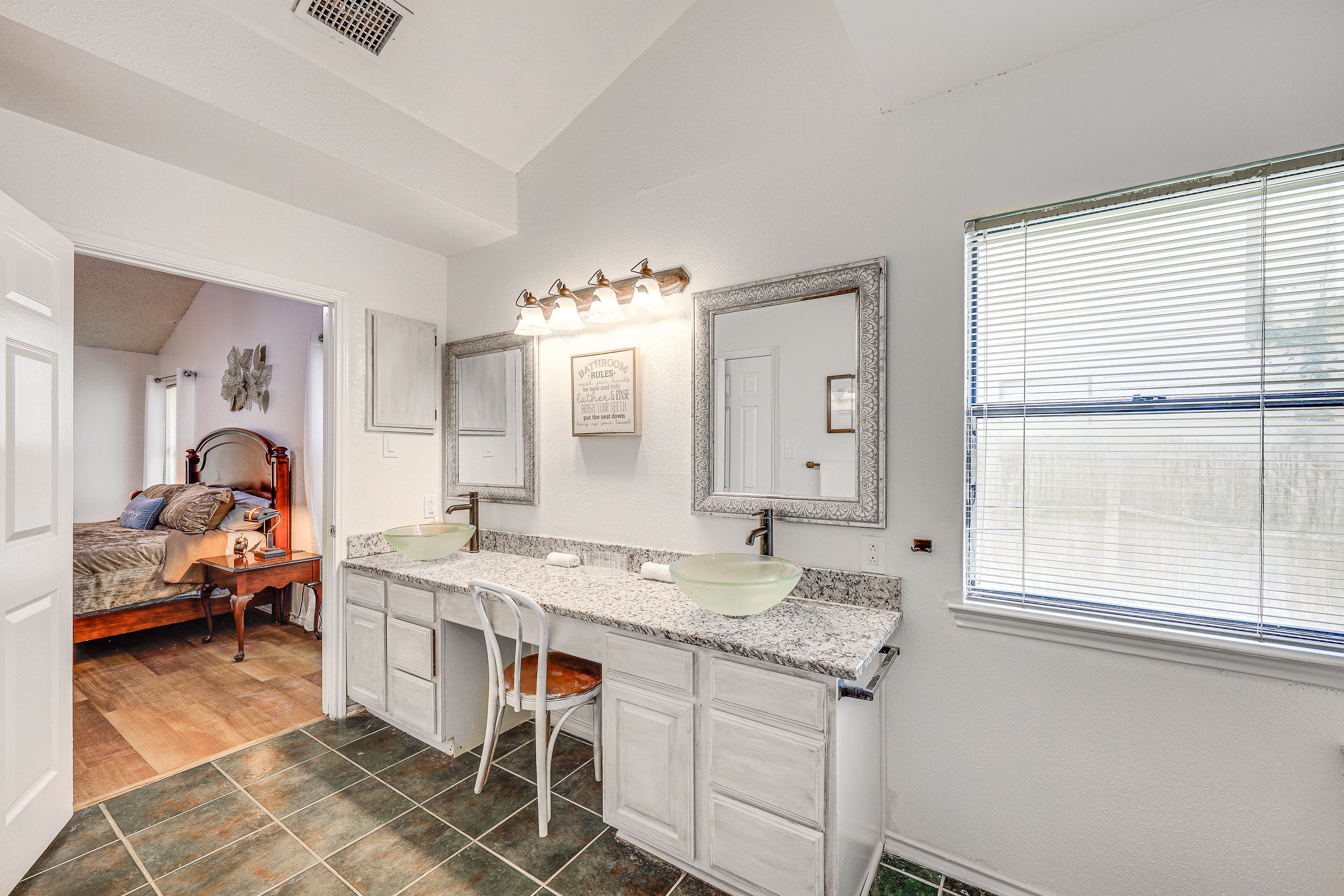 En-Suite Bathroom | Jetted Tub | Shower | 1st Floor