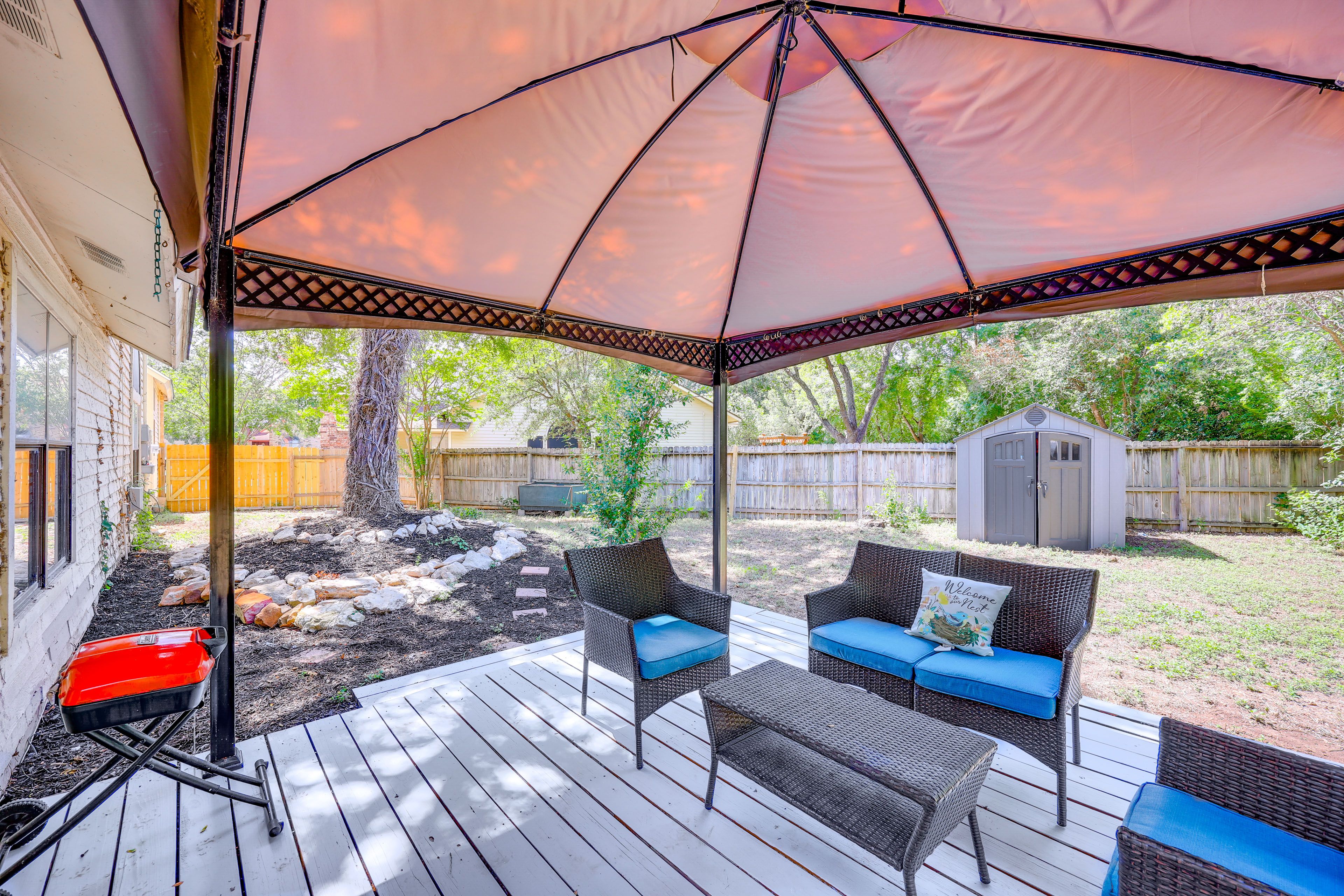 Gazebo | Charcoal Grill