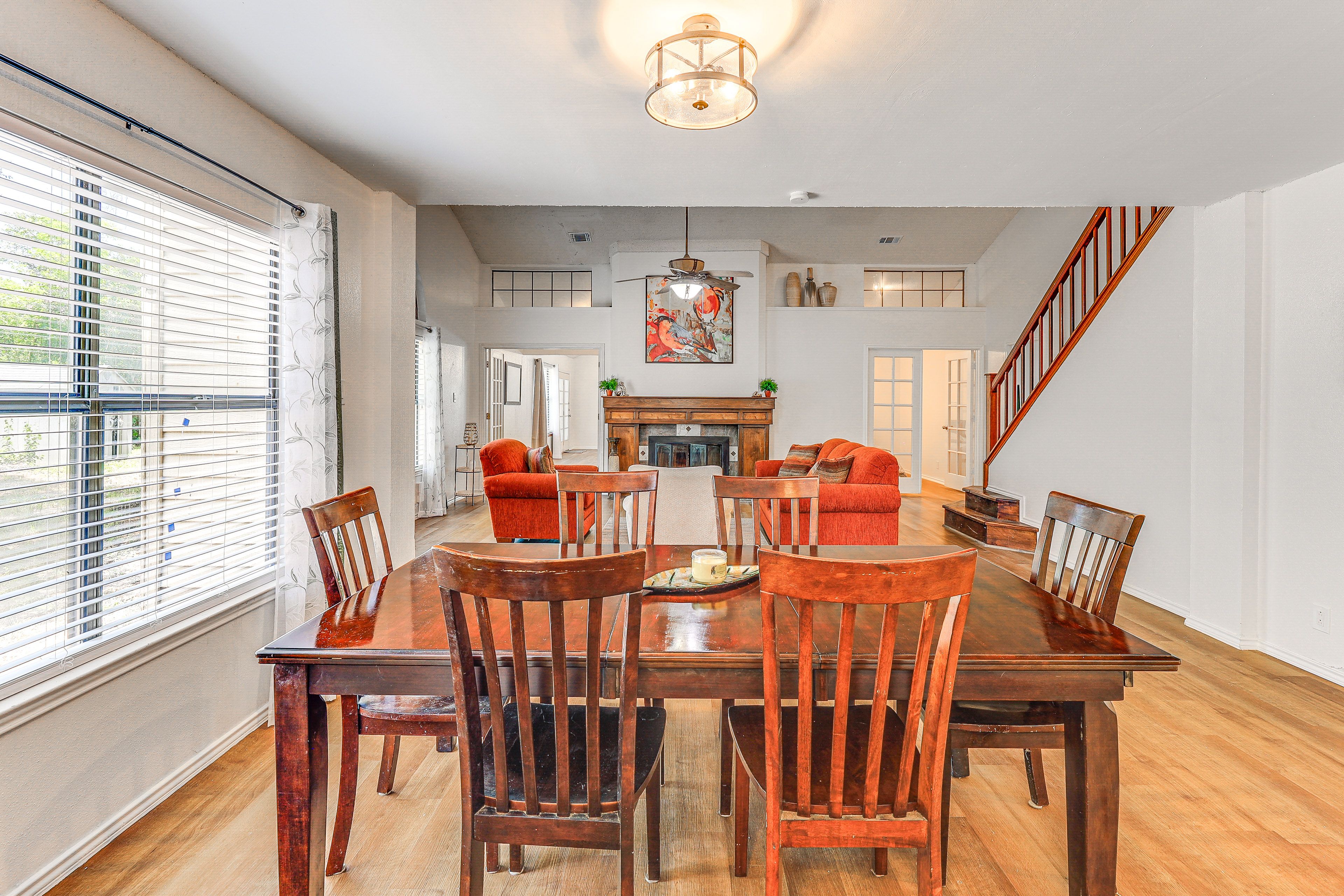 Dining Area | Dishware/Flatware Provided | 1st Floor