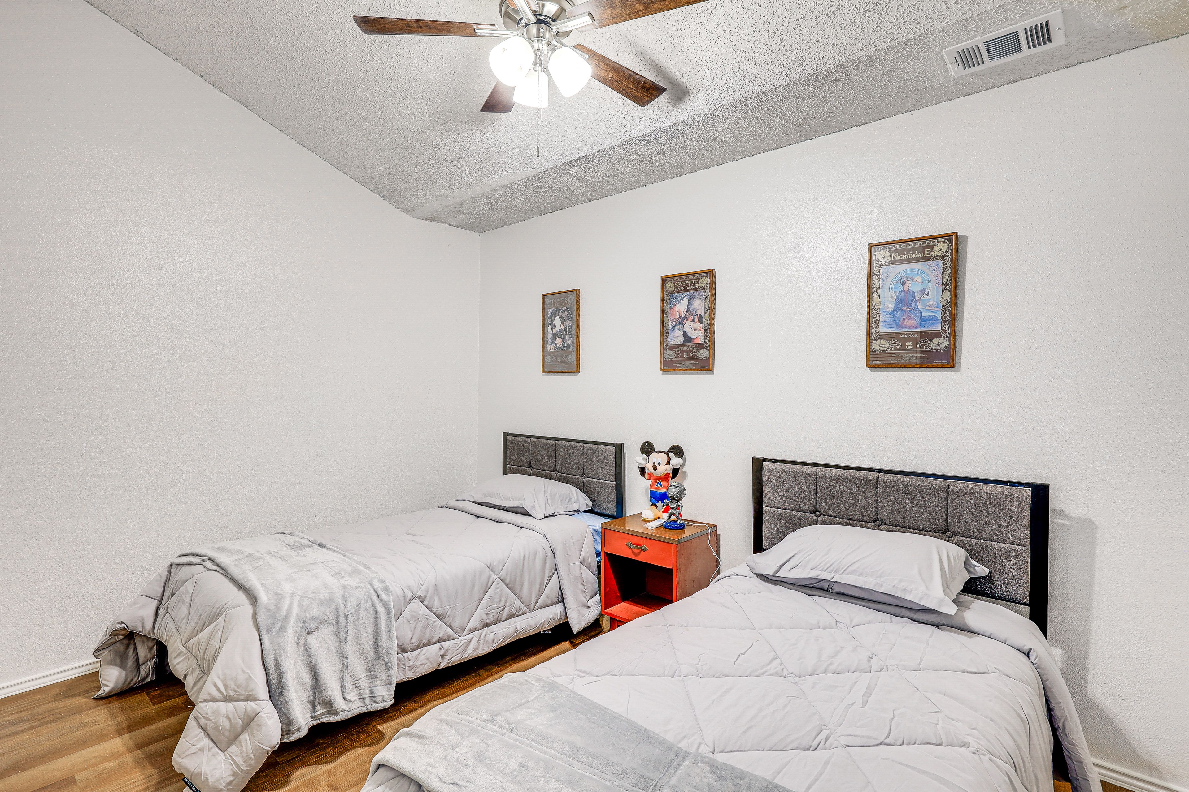 Bedroom 2 | 2 Twin Beds | 1st Floor