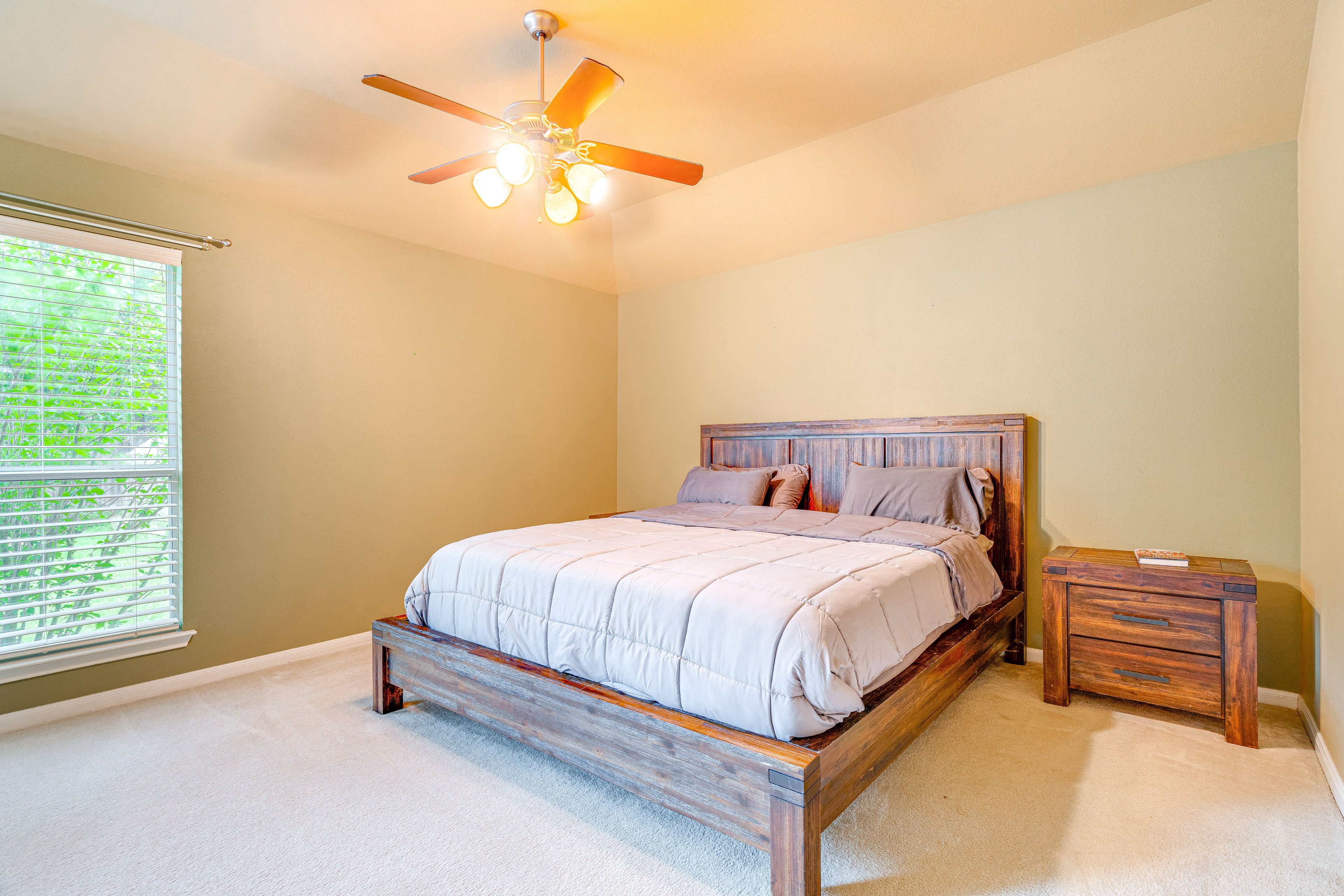Bedroom 1 | King Bed