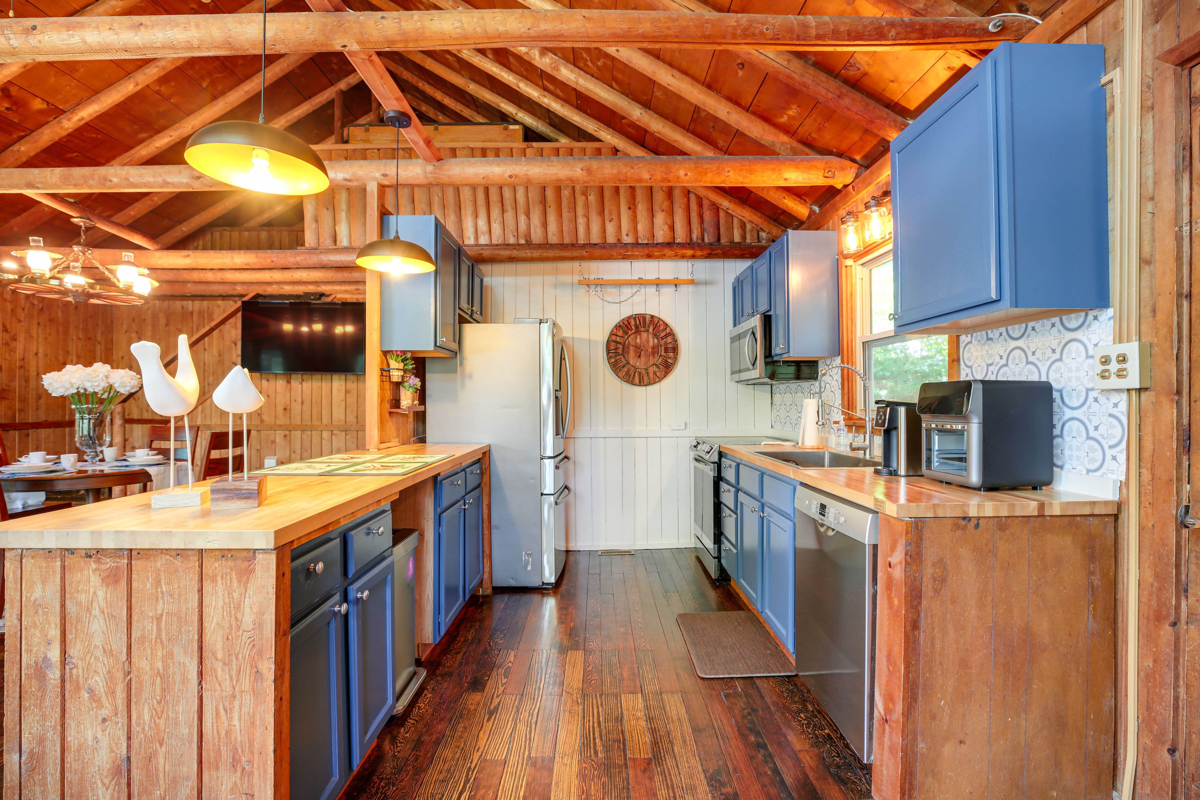 Kitchen | Main Level | Single-Serve Coffee Maker | Dishwasher | Cooking Basics