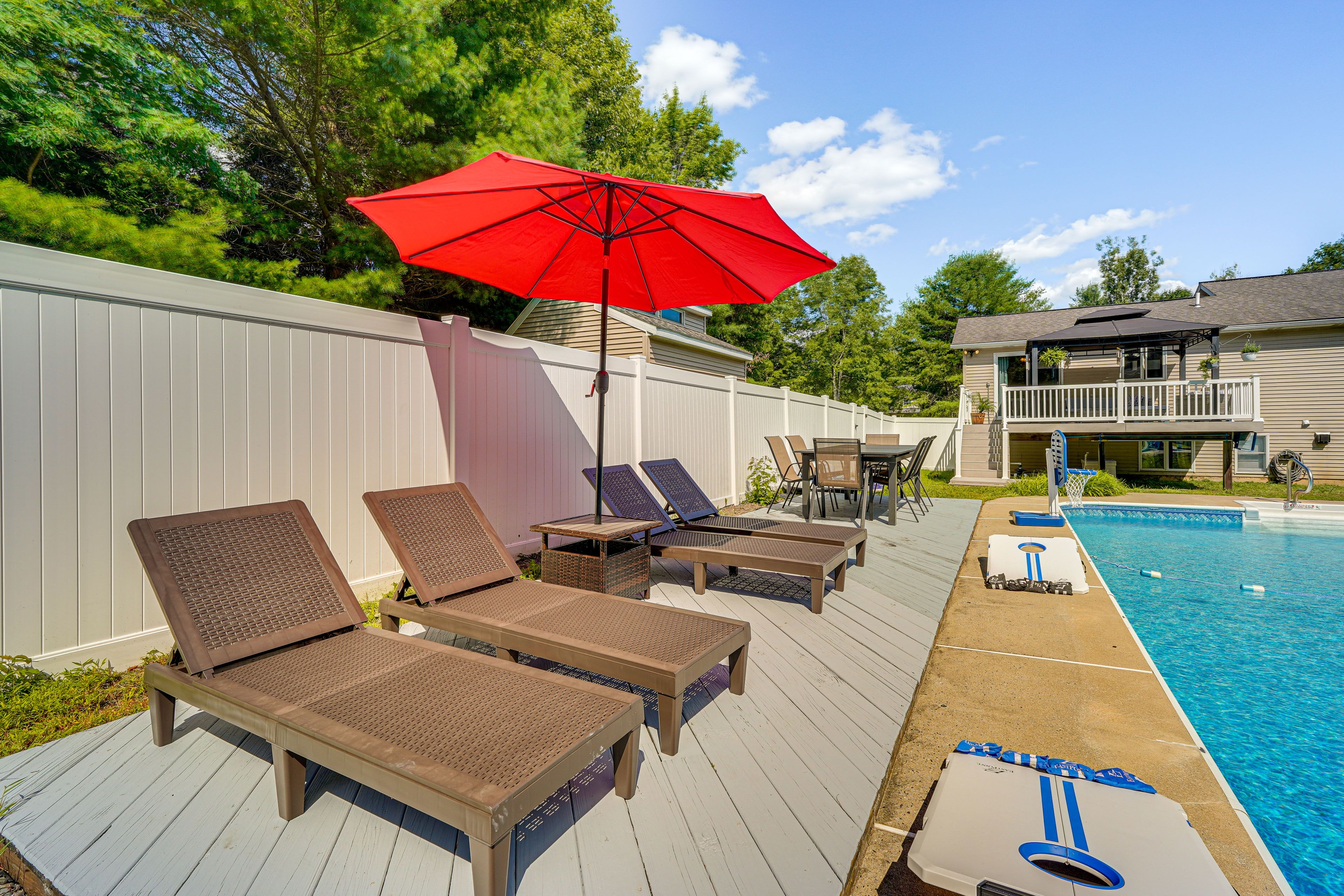 Outdoor Seating | Dining Table