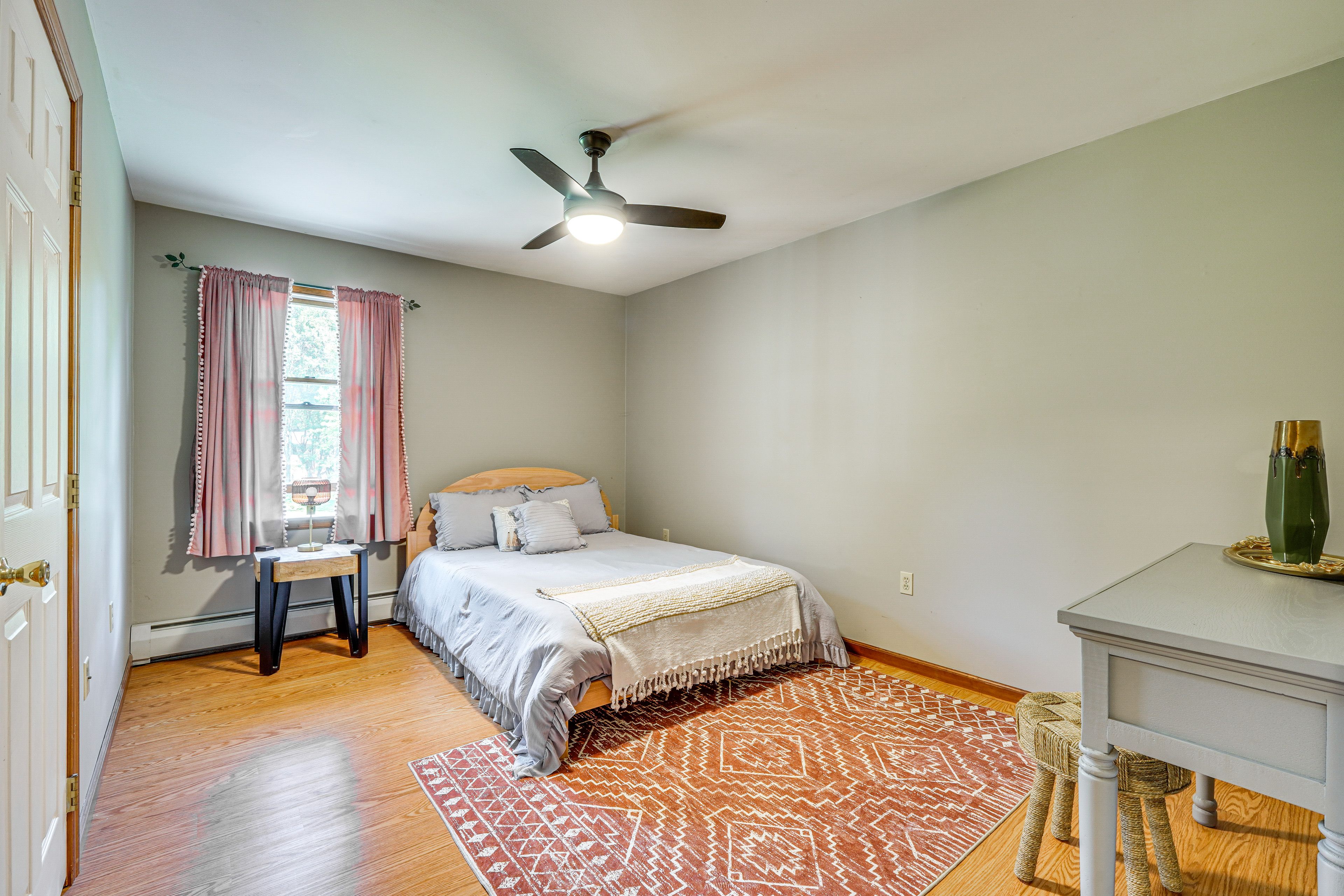 Bedroom 2 | Queen Bed | 2nd Floor