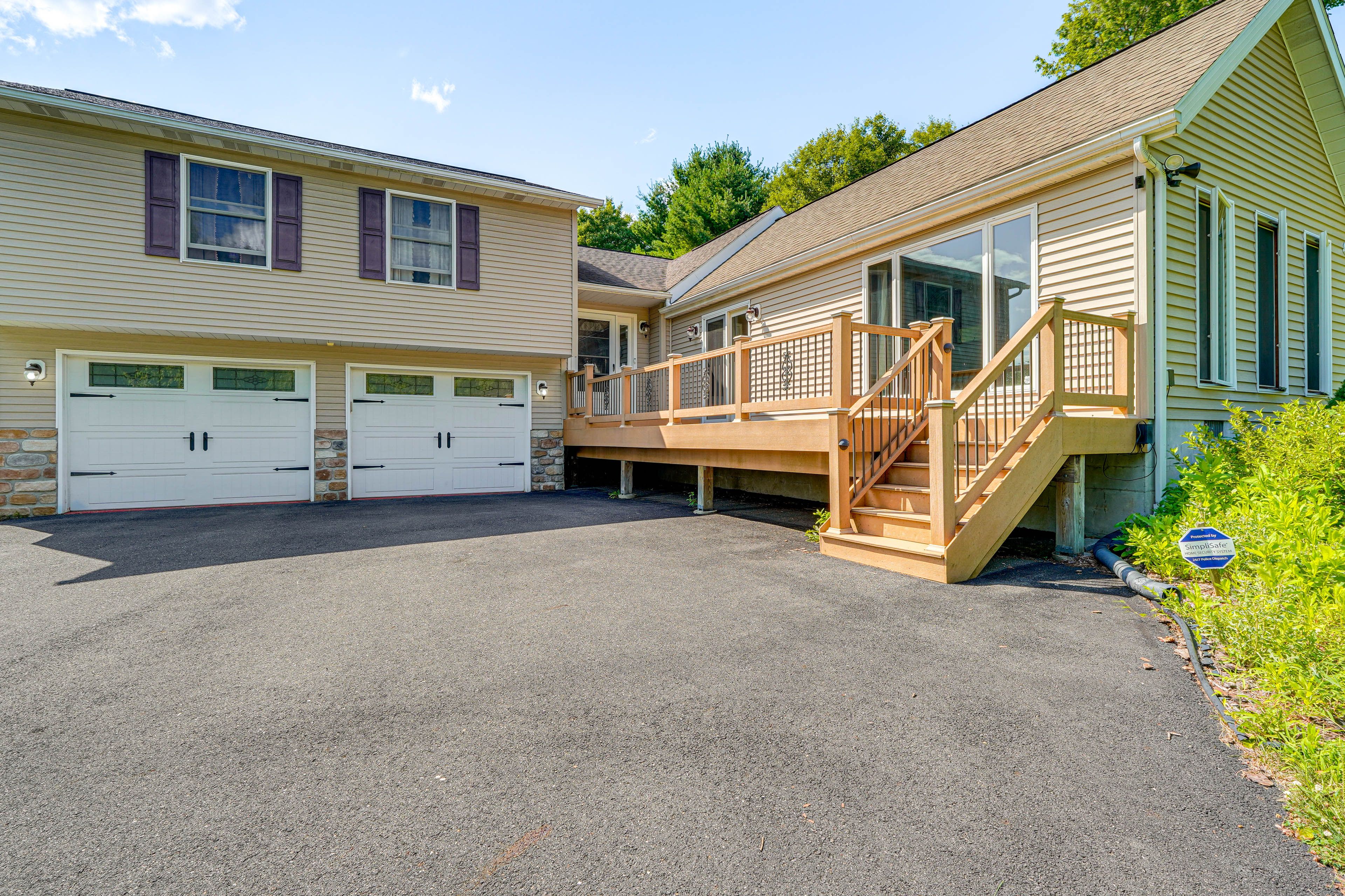 Parking | Driveway (5 Vehicles) | RV/Trailer Parking