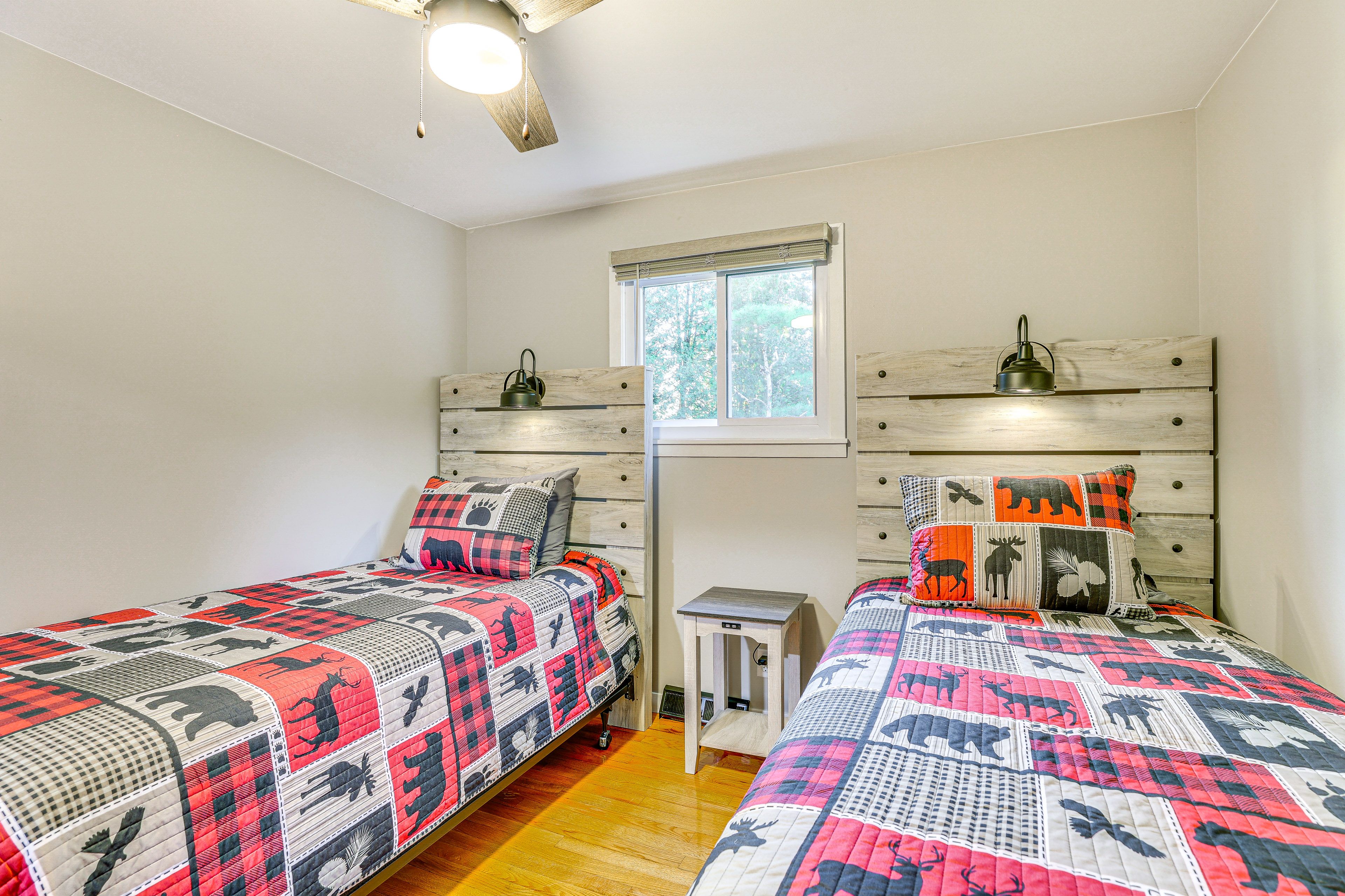 Bedroom 2 | 2 Twin Beds | Main Level