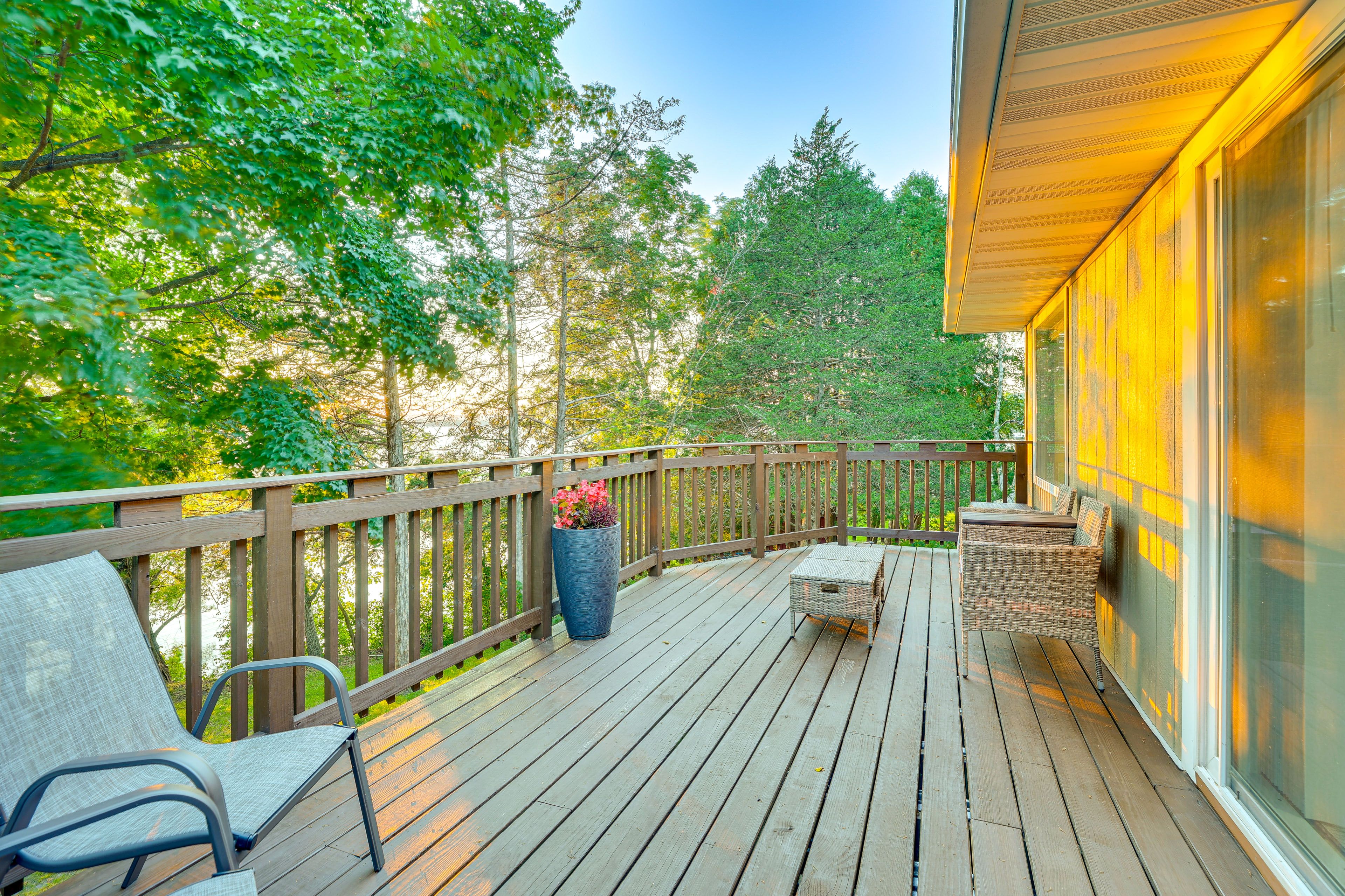 Furnished Deck