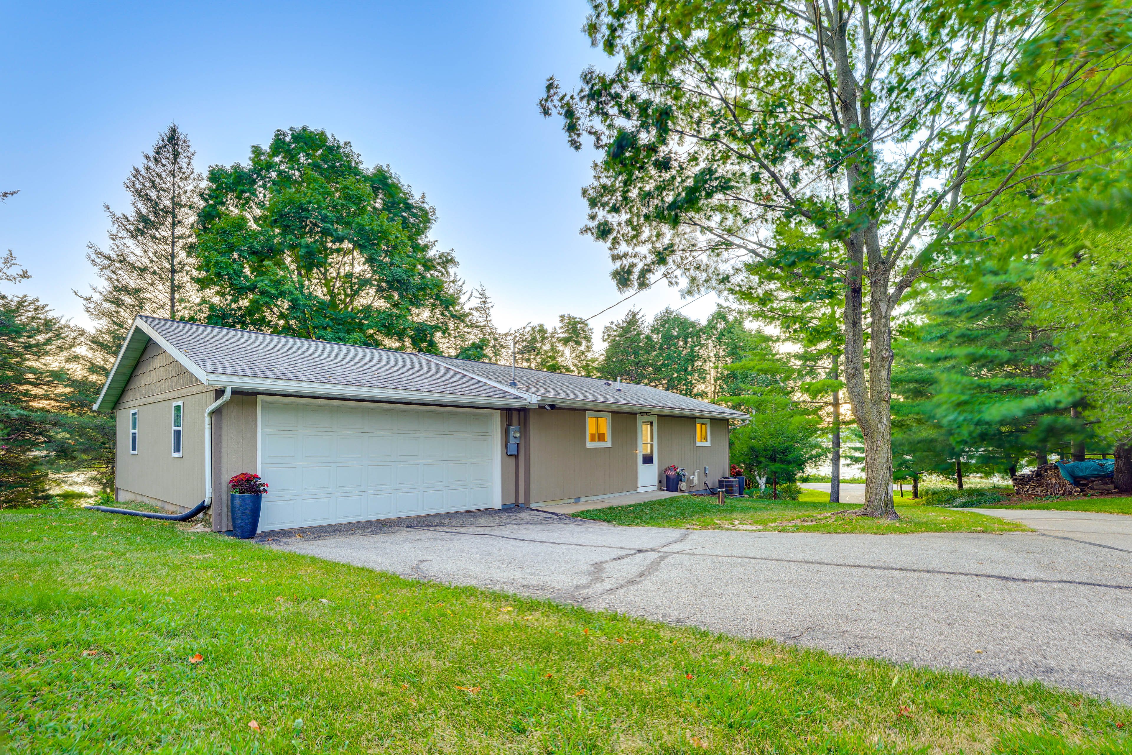 Exterior | Driveway (2 Vehicles) | Garage (2 Vehicles)