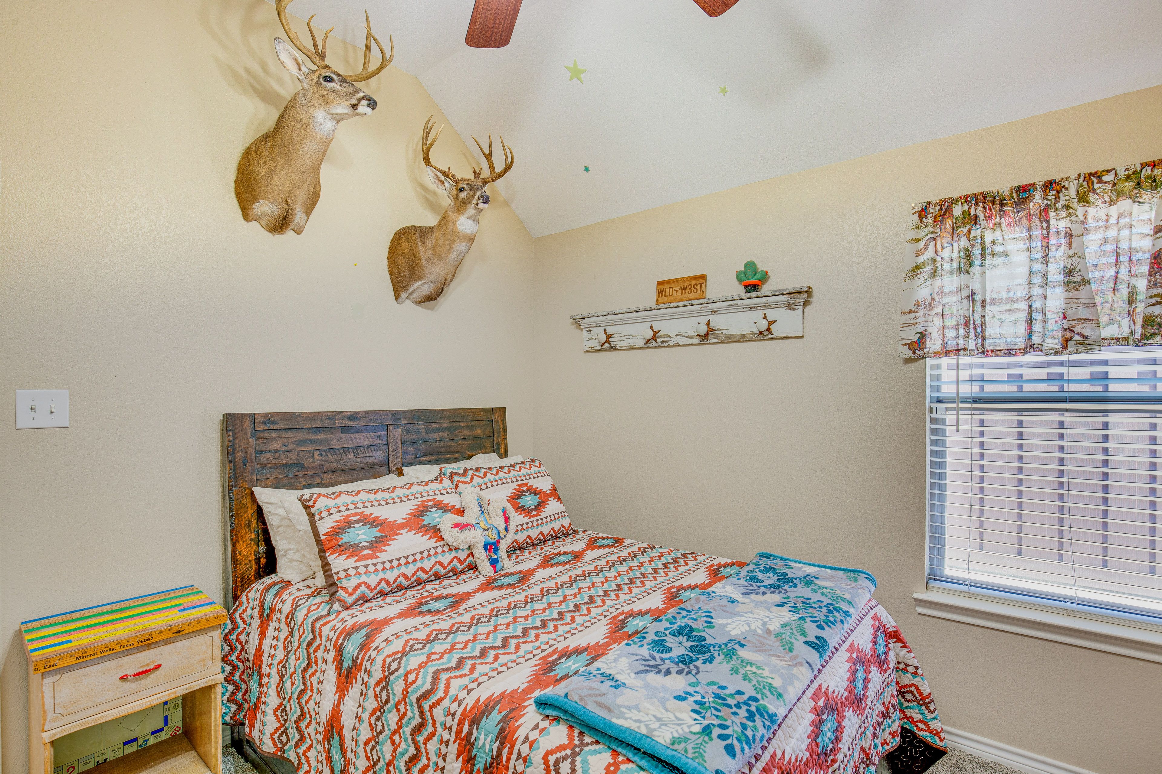 Bedroom 2 | Queen Bed