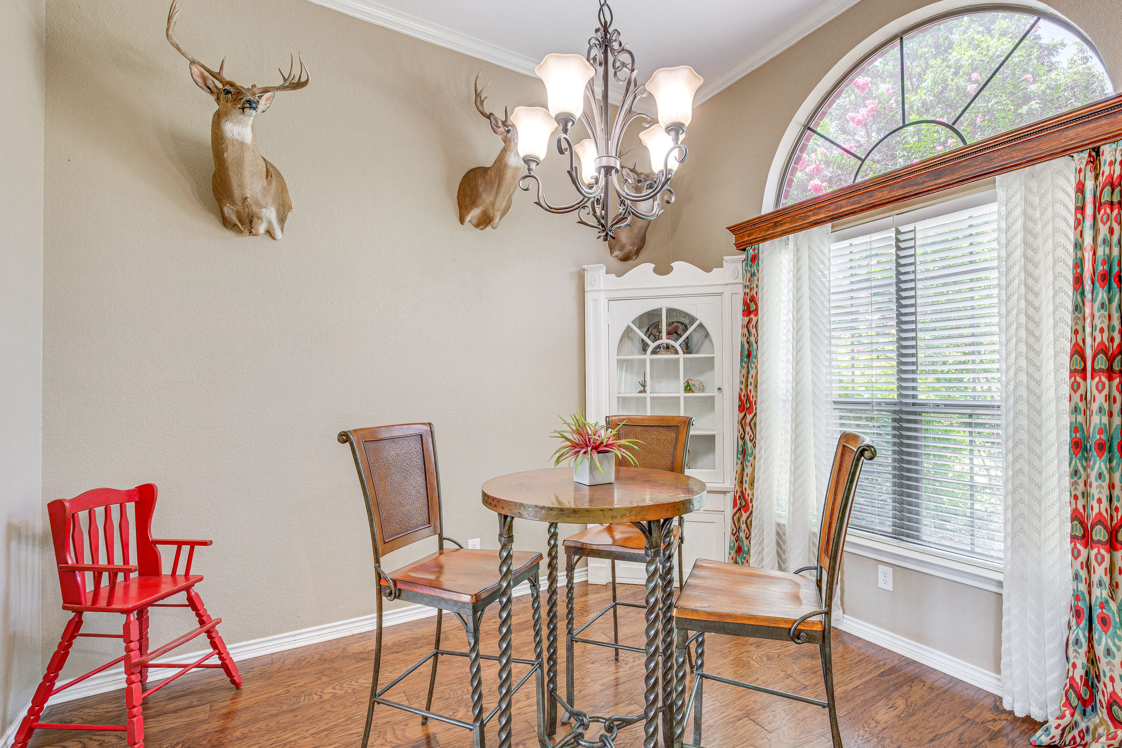 Additional Dining Area