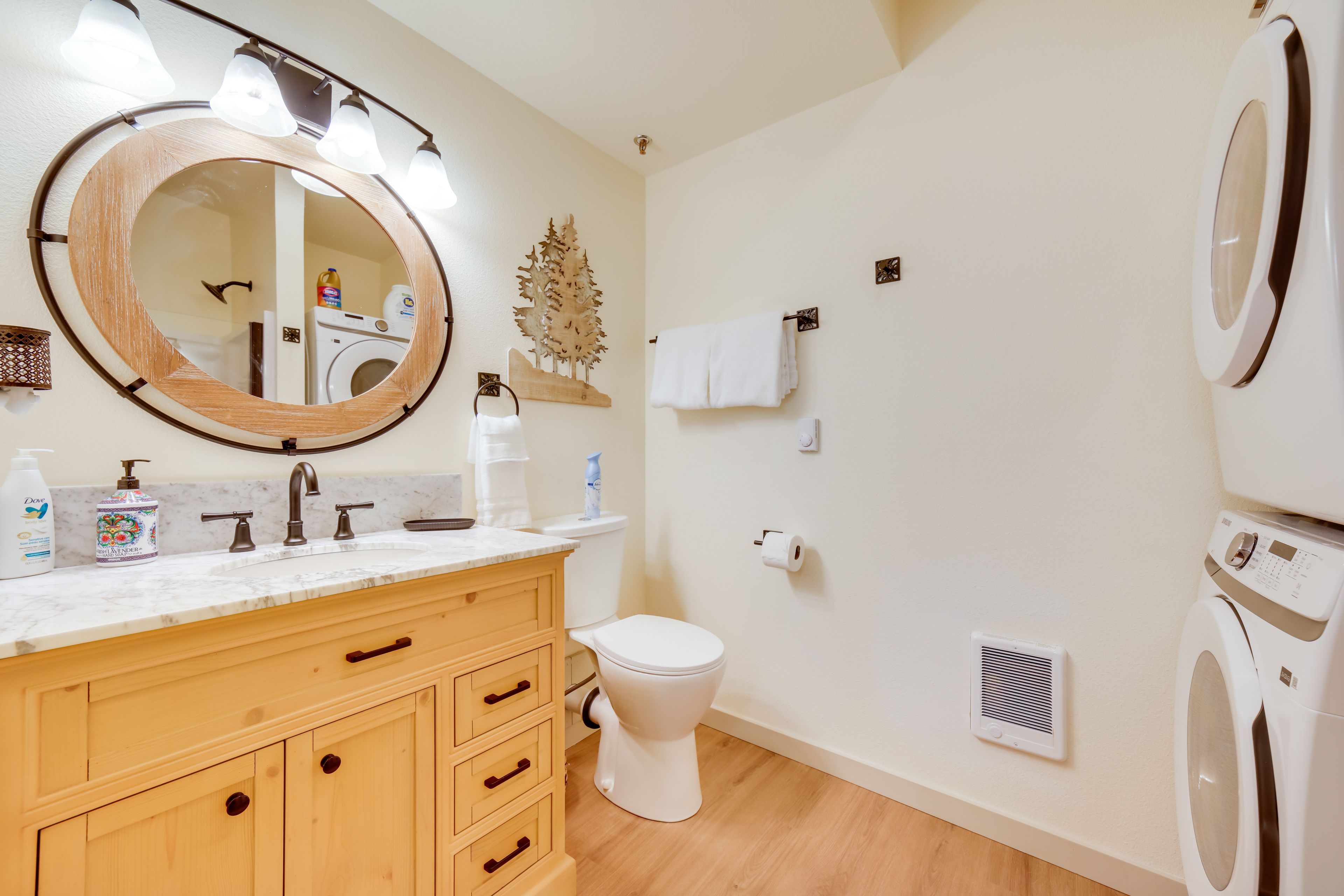 En-Suite Bathroom | Towels Provided | Washer & Dryer