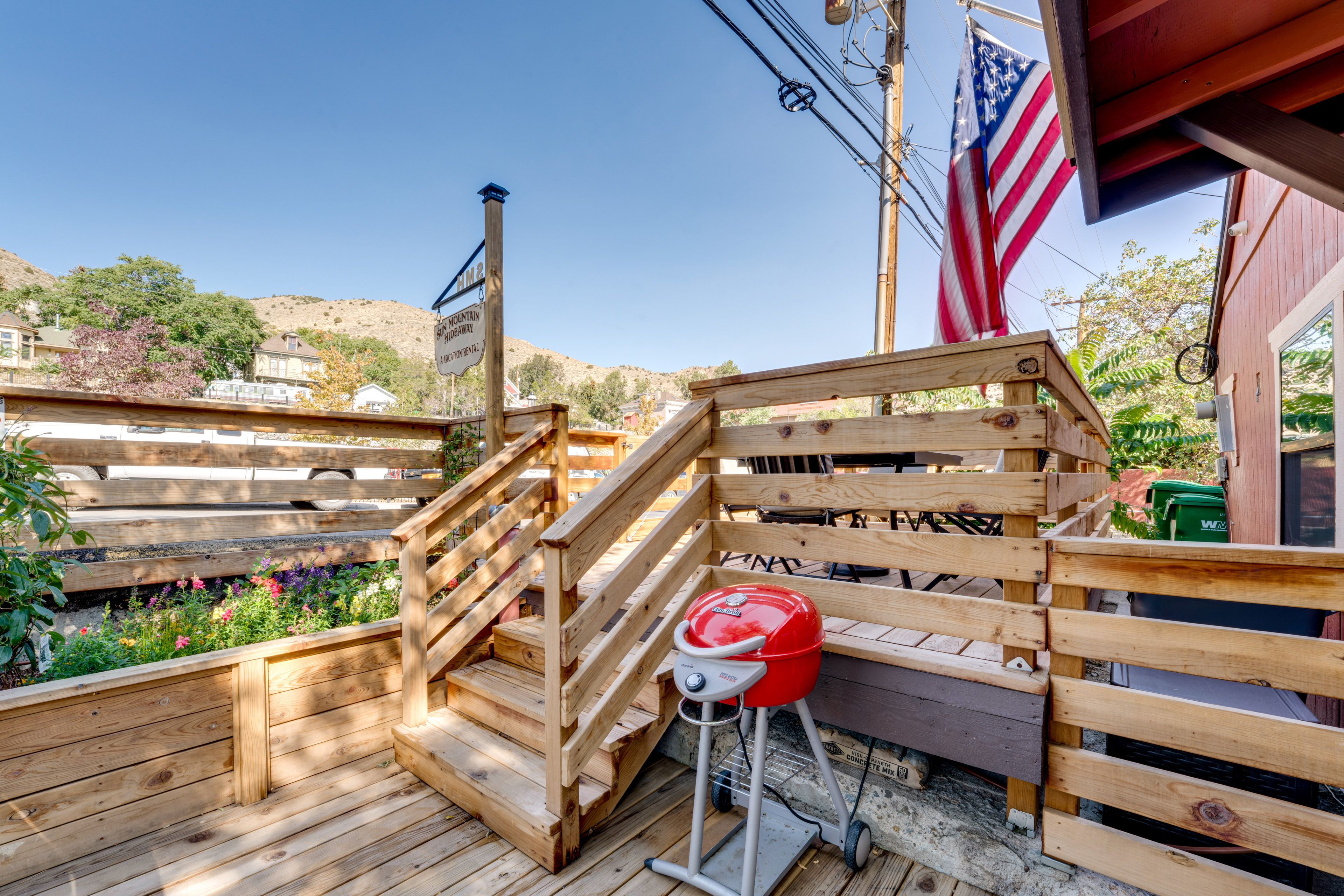 Entryway | Electric Grill | Mountain View