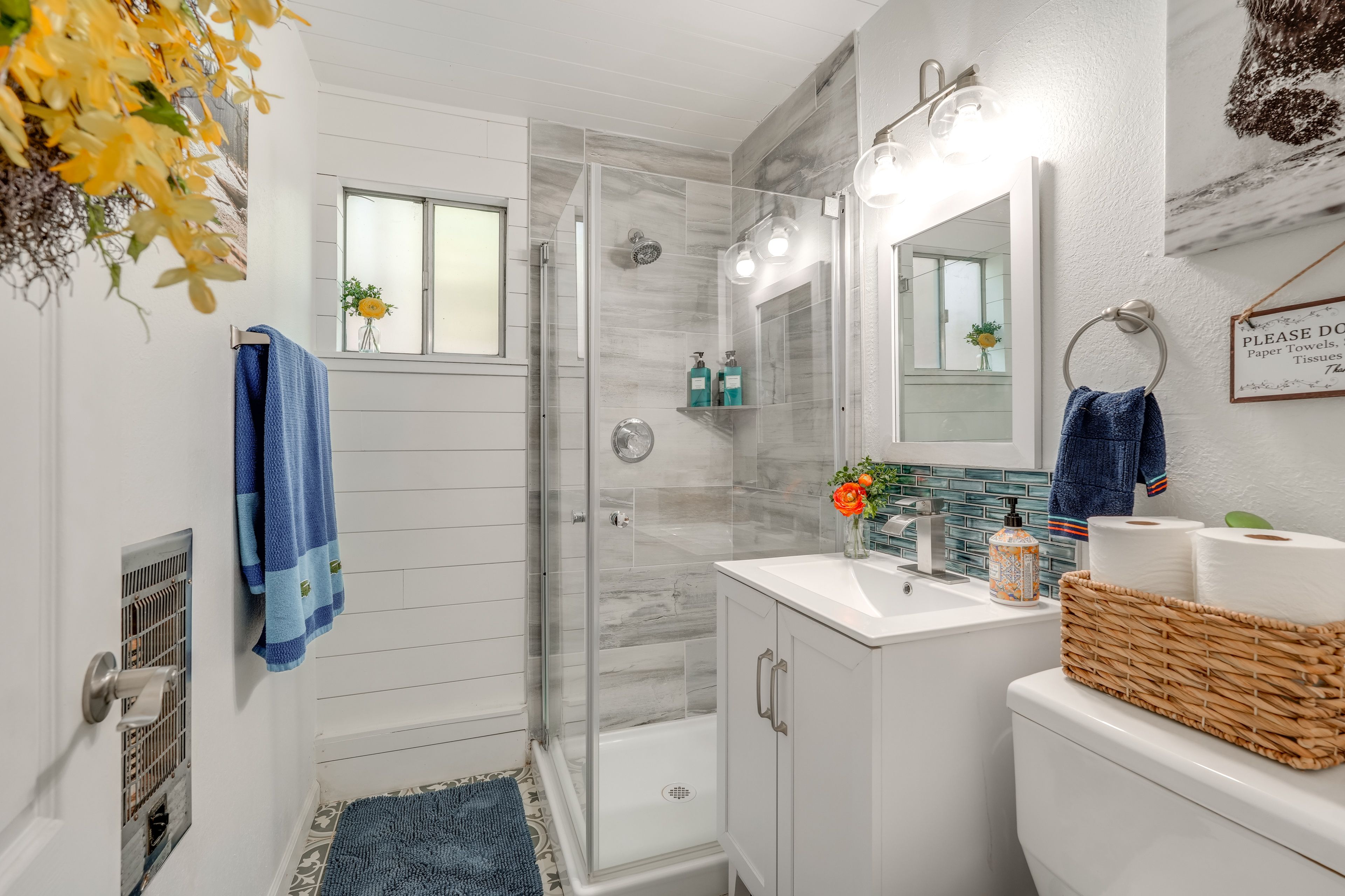 Full Bathroom | 1st Floor