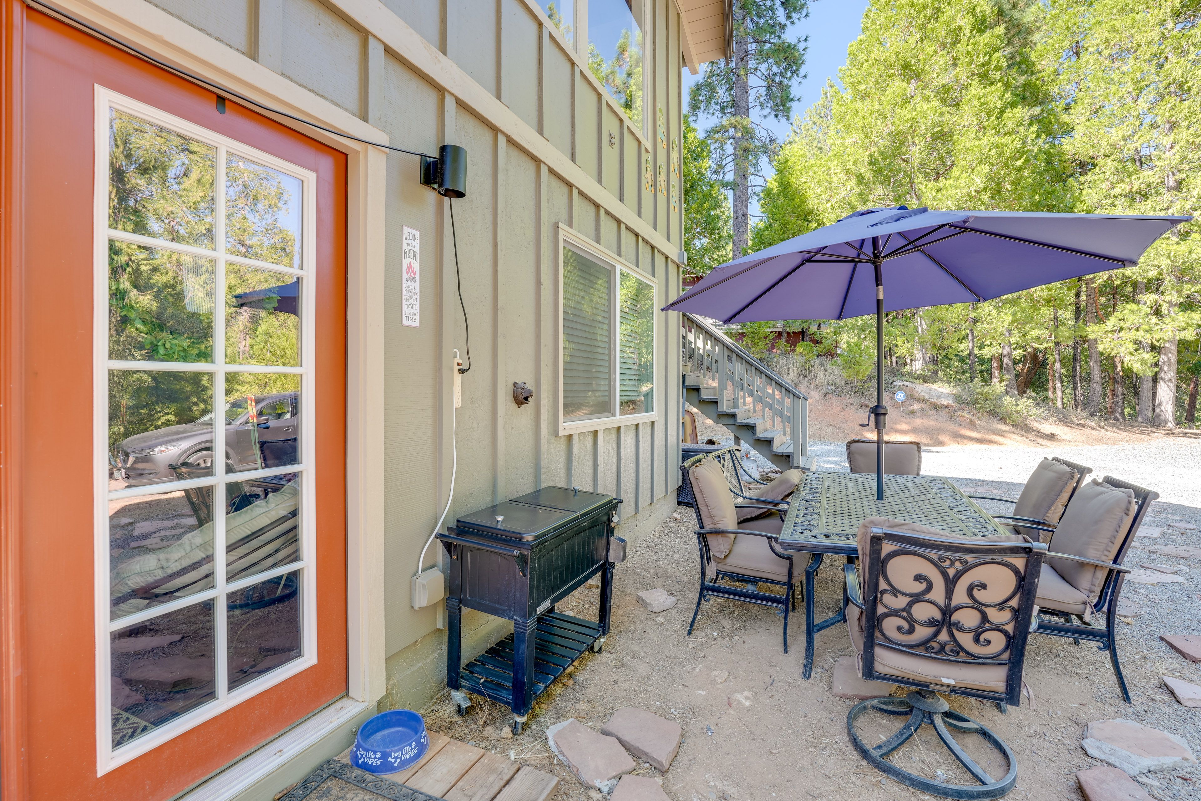 Outdoor Dining Area | Gas Grill