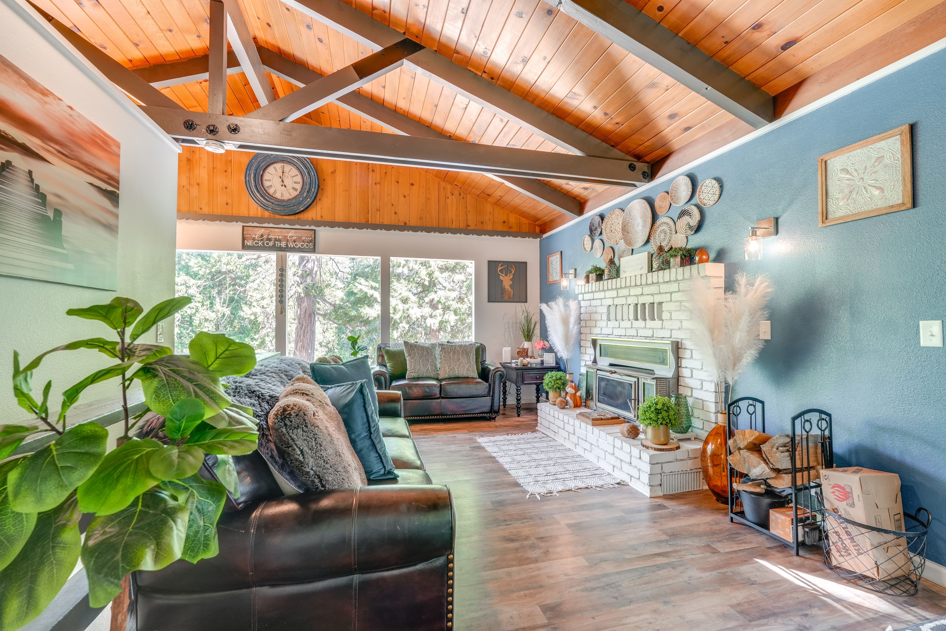 Living Room | Wood-Burning Stove | Free WiFi | Stereo