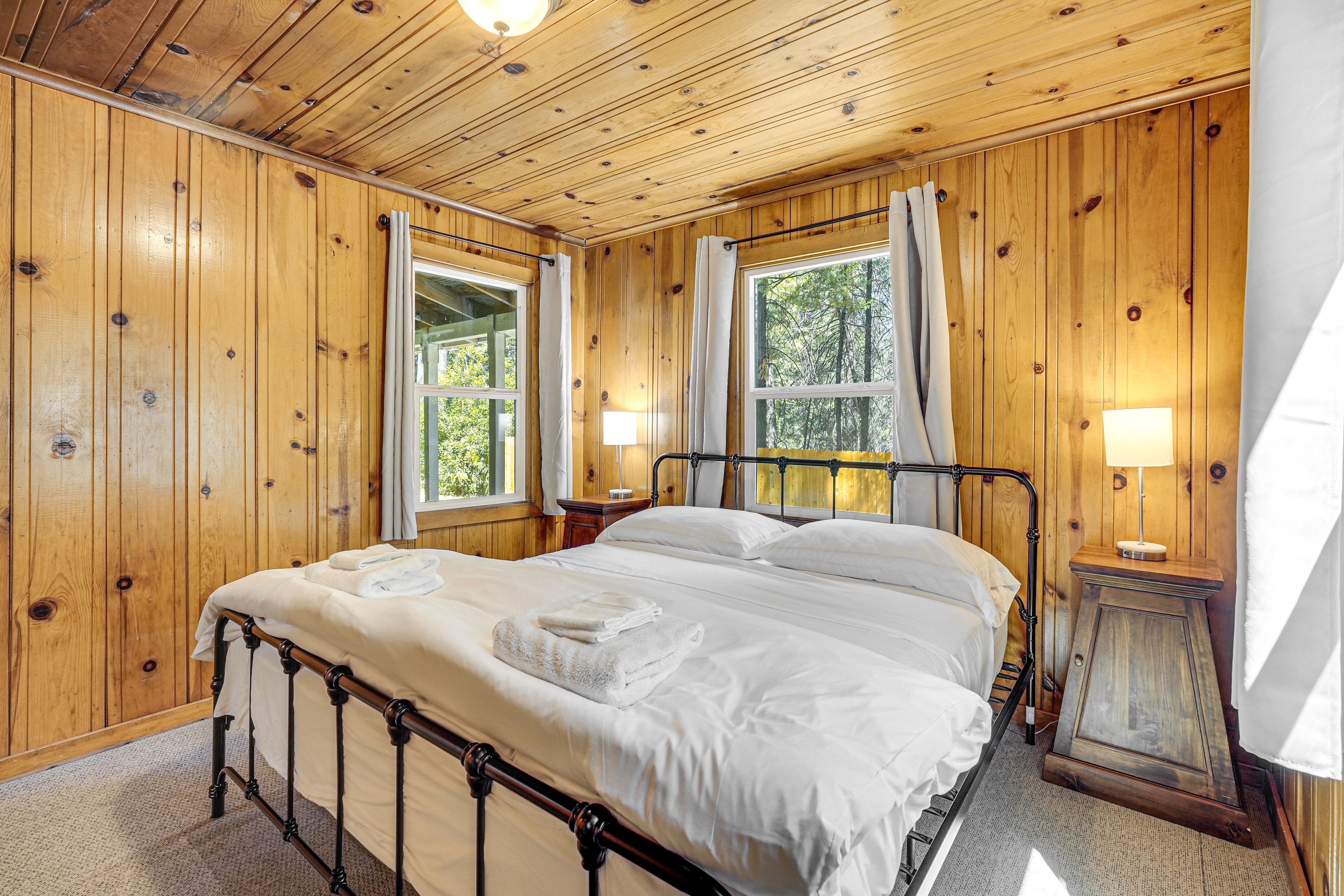 Bedroom 1 | King Bed