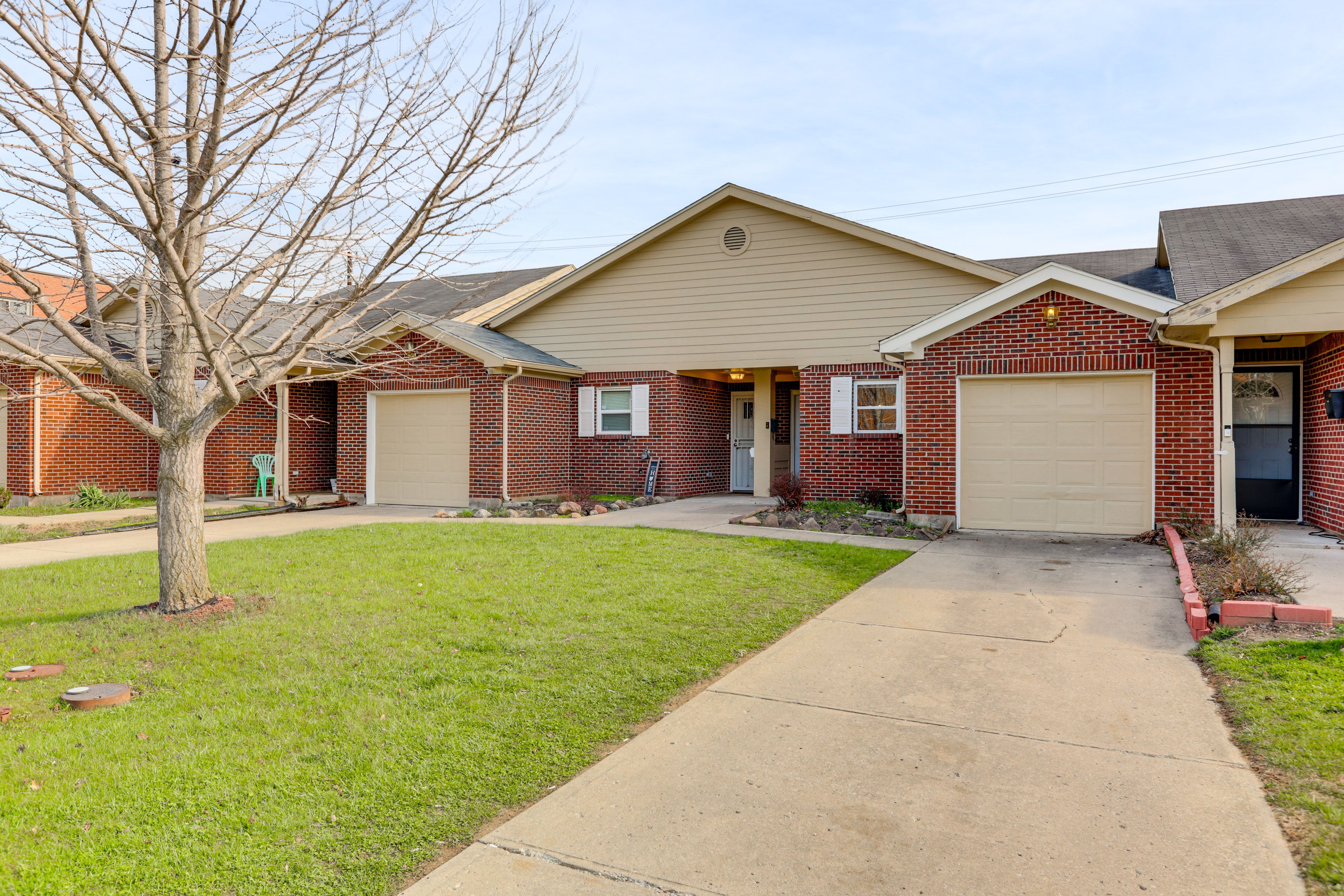 Parking | Driveway (1 Vehicle) | Garage (1 Vehicle)