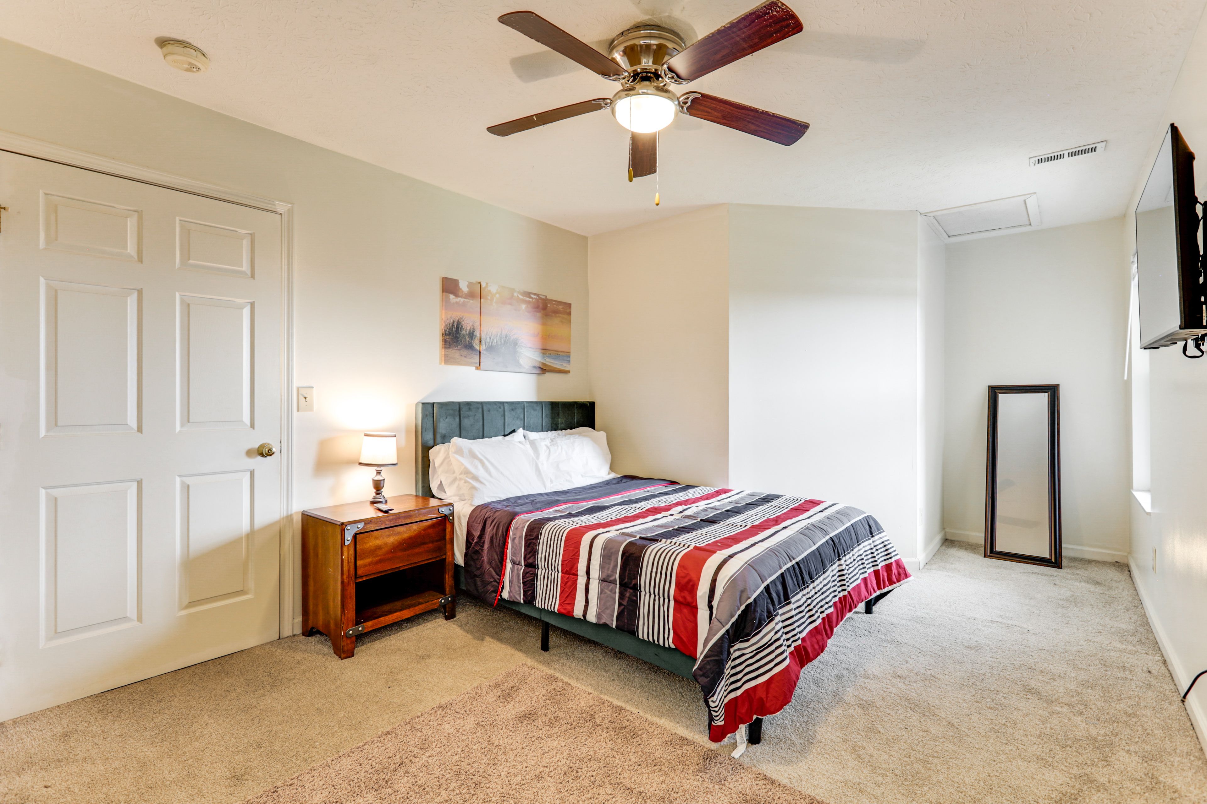 Bedroom 1 | Queen Bed | En-Suite Bathroom