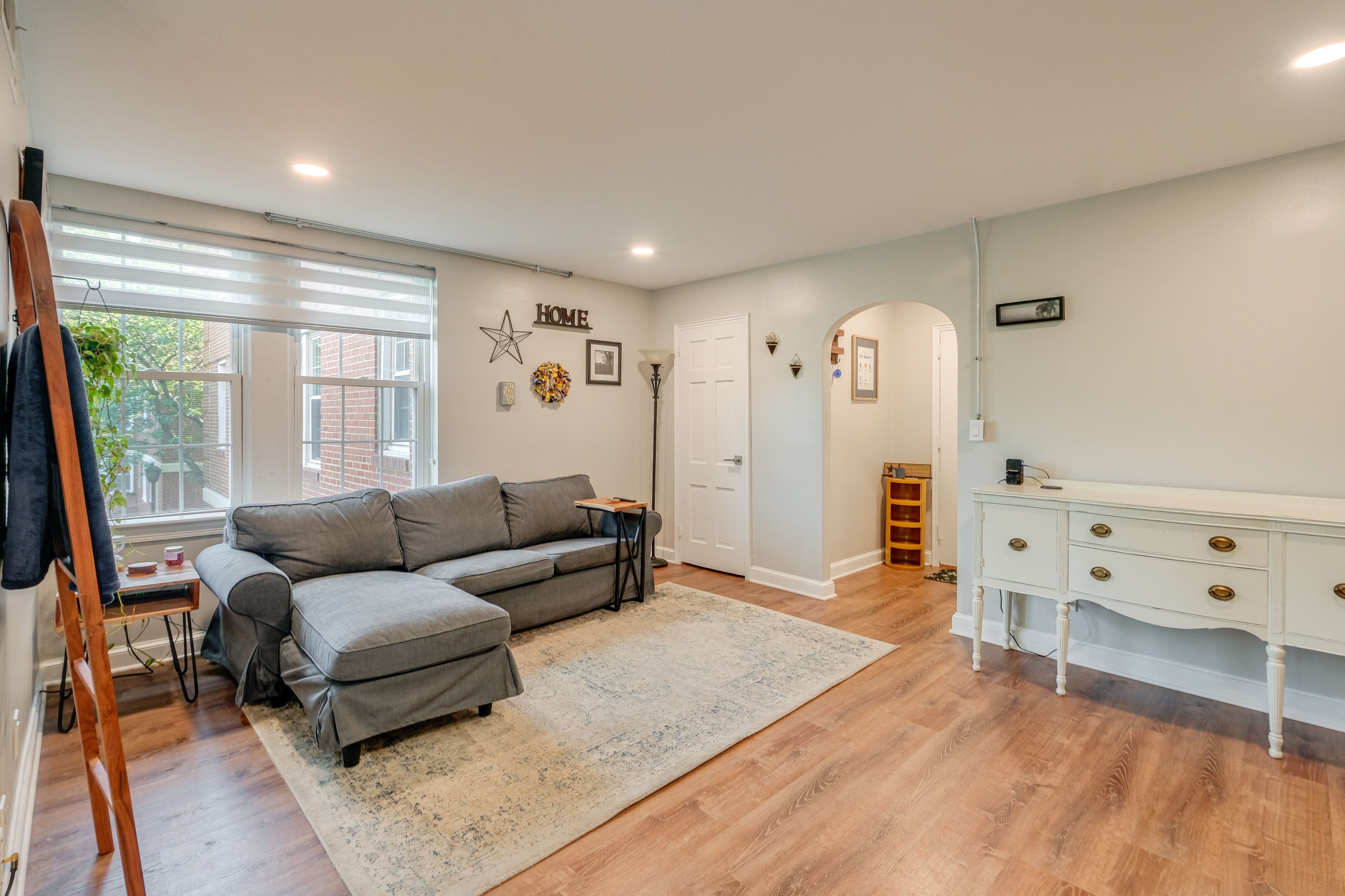 Living Area | Smart TV