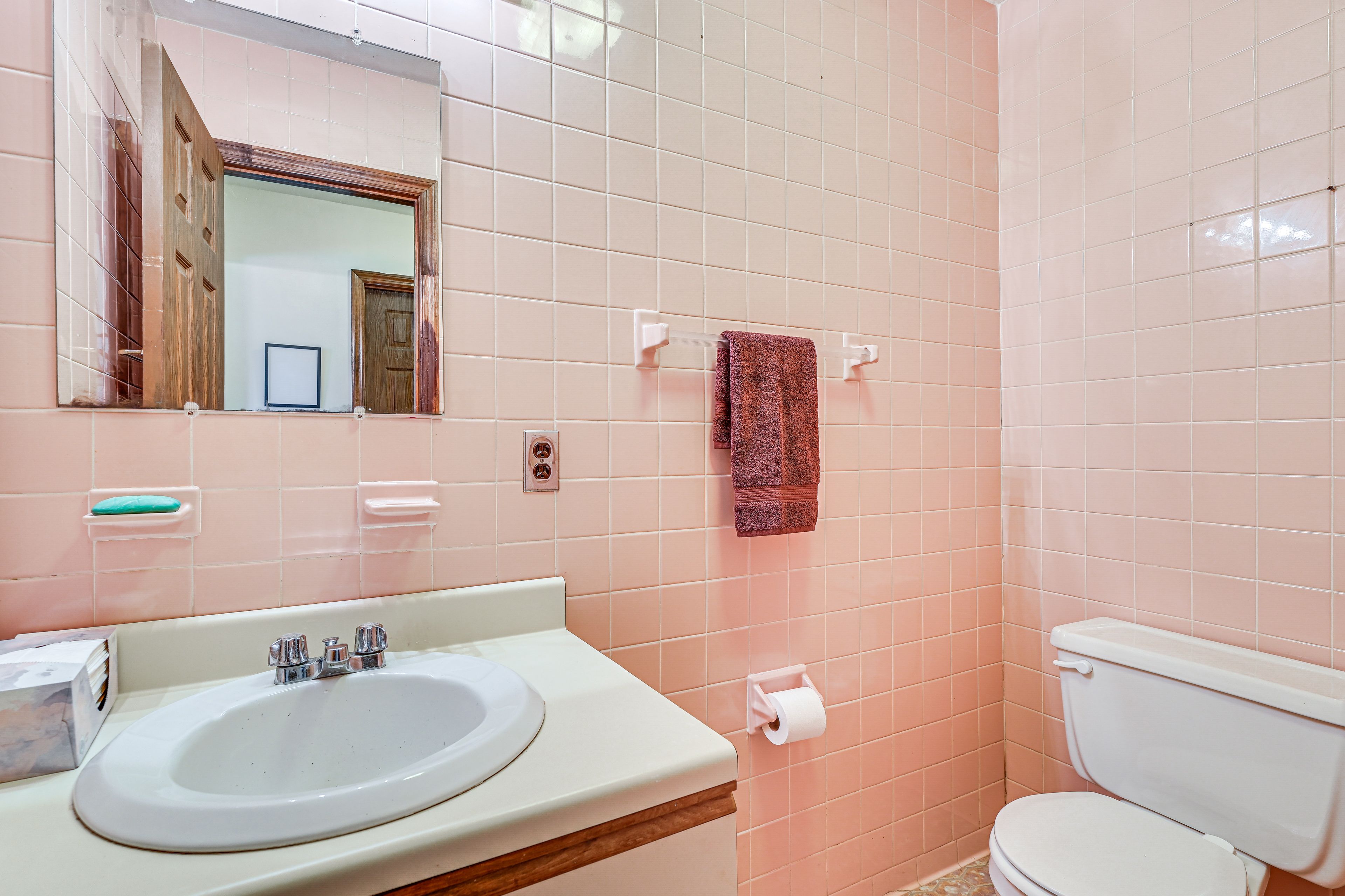 Half Bathroom | 1st Floor
