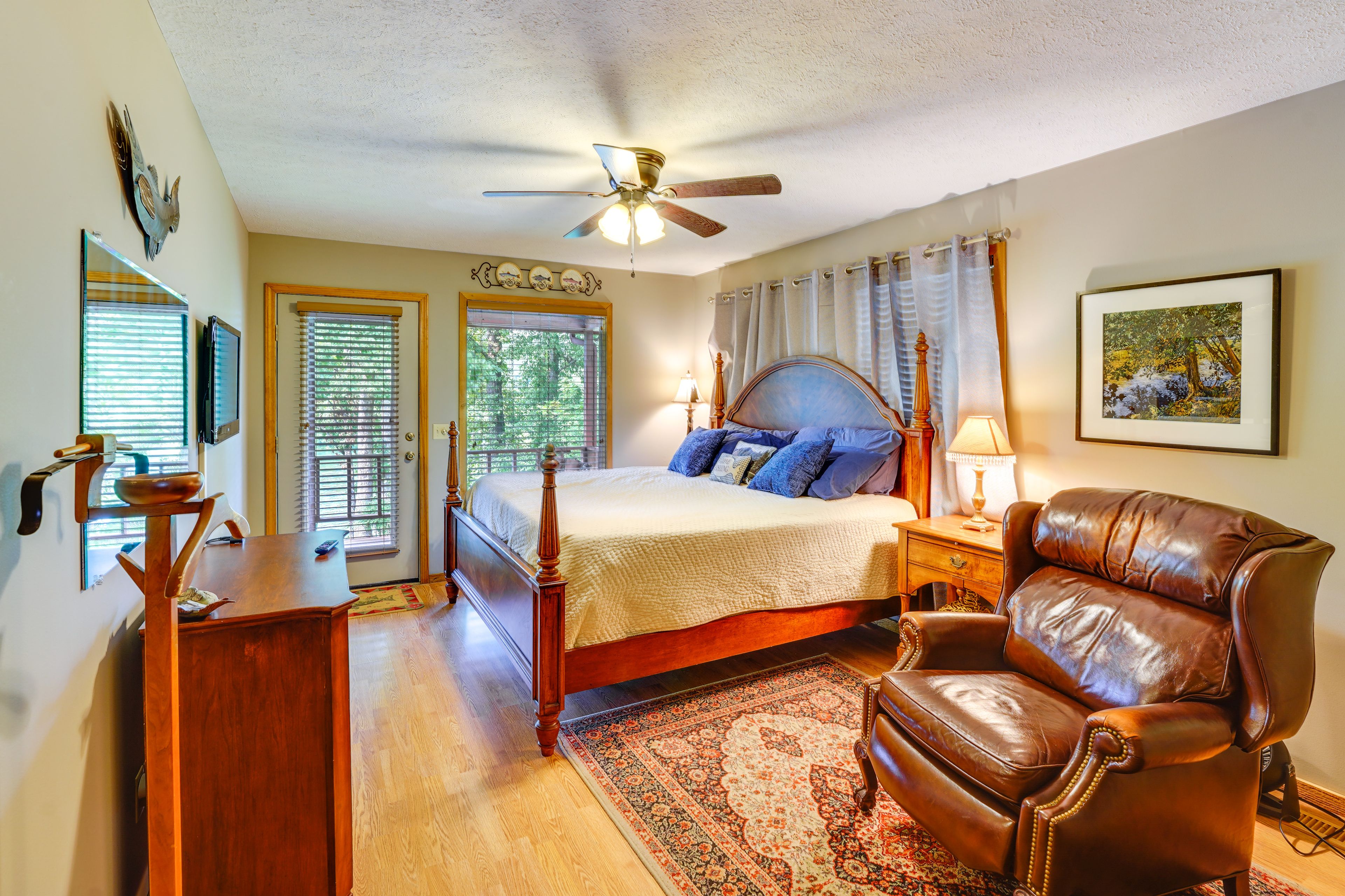 Bedroom 1 | King Bed | Linens Provided