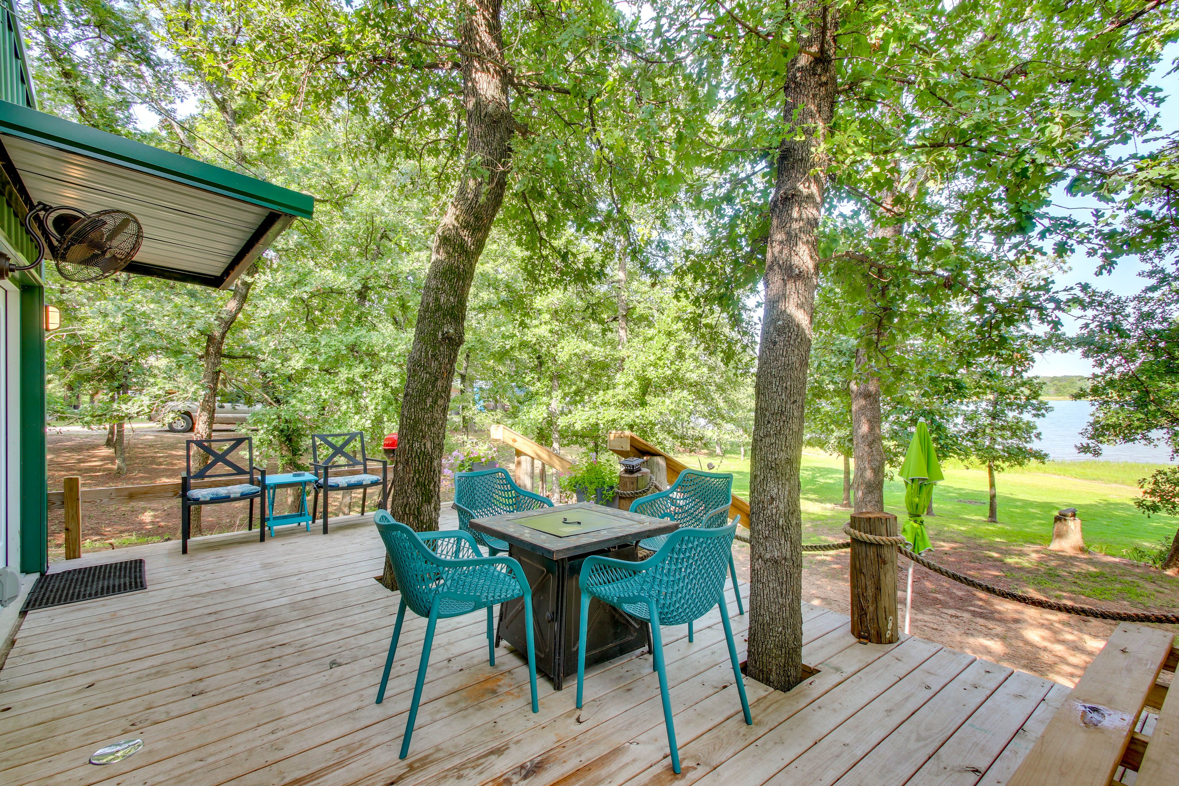Private Deck | Dining Space