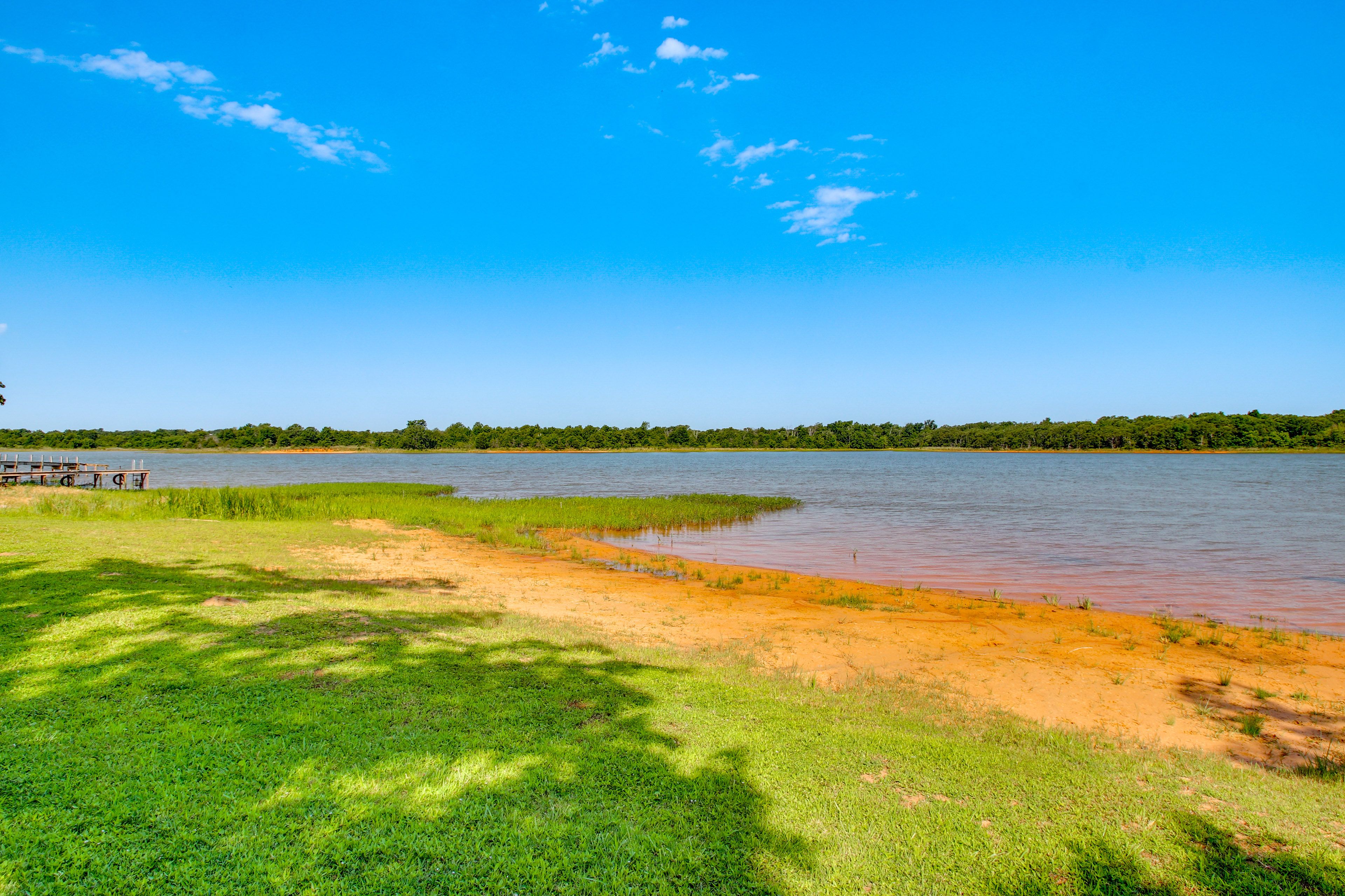 Shared Lake Beach Access | ~4 Mi to Public Boat Ramp