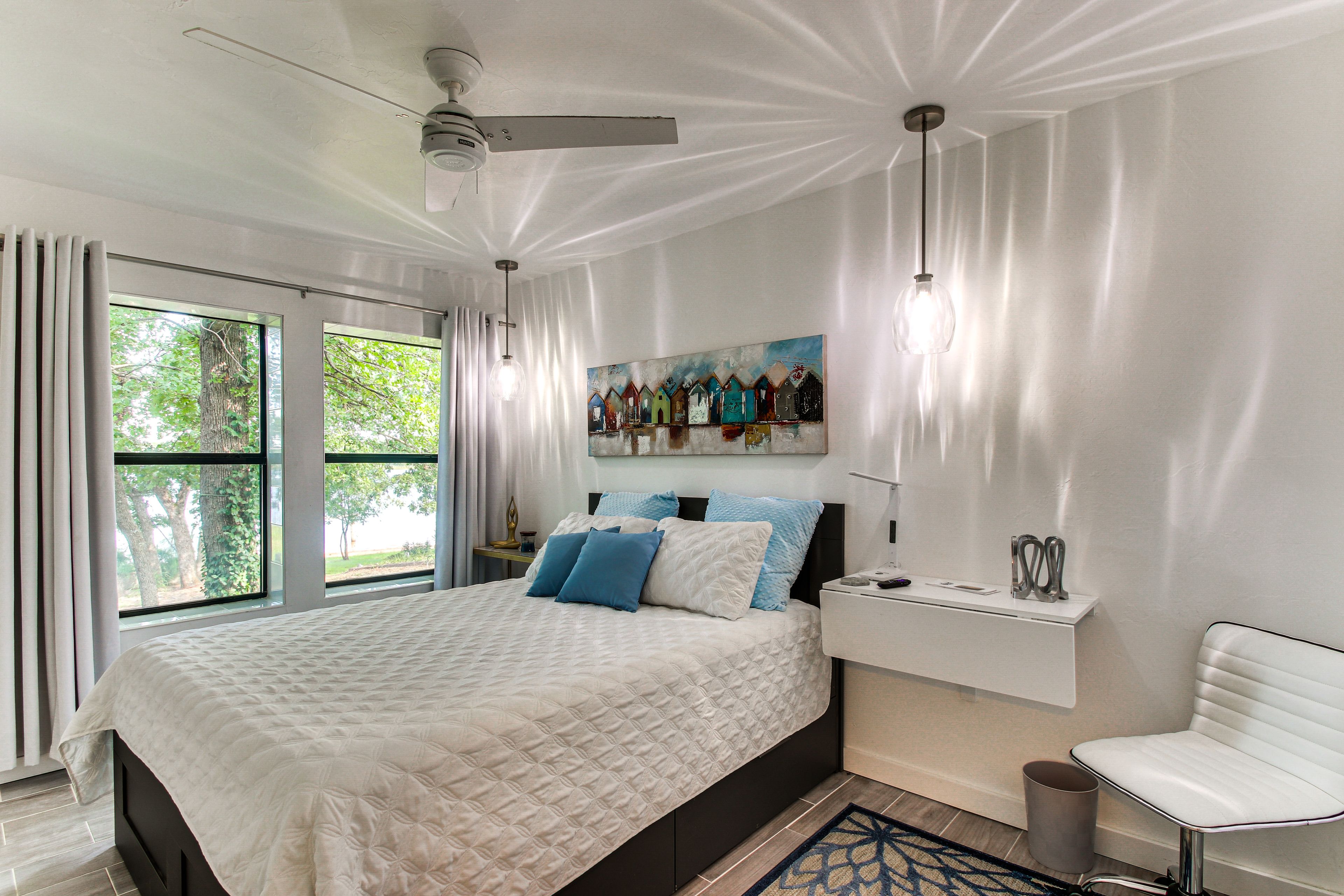 Bedroom | Queen Bed | Linens Provided | Smart TV