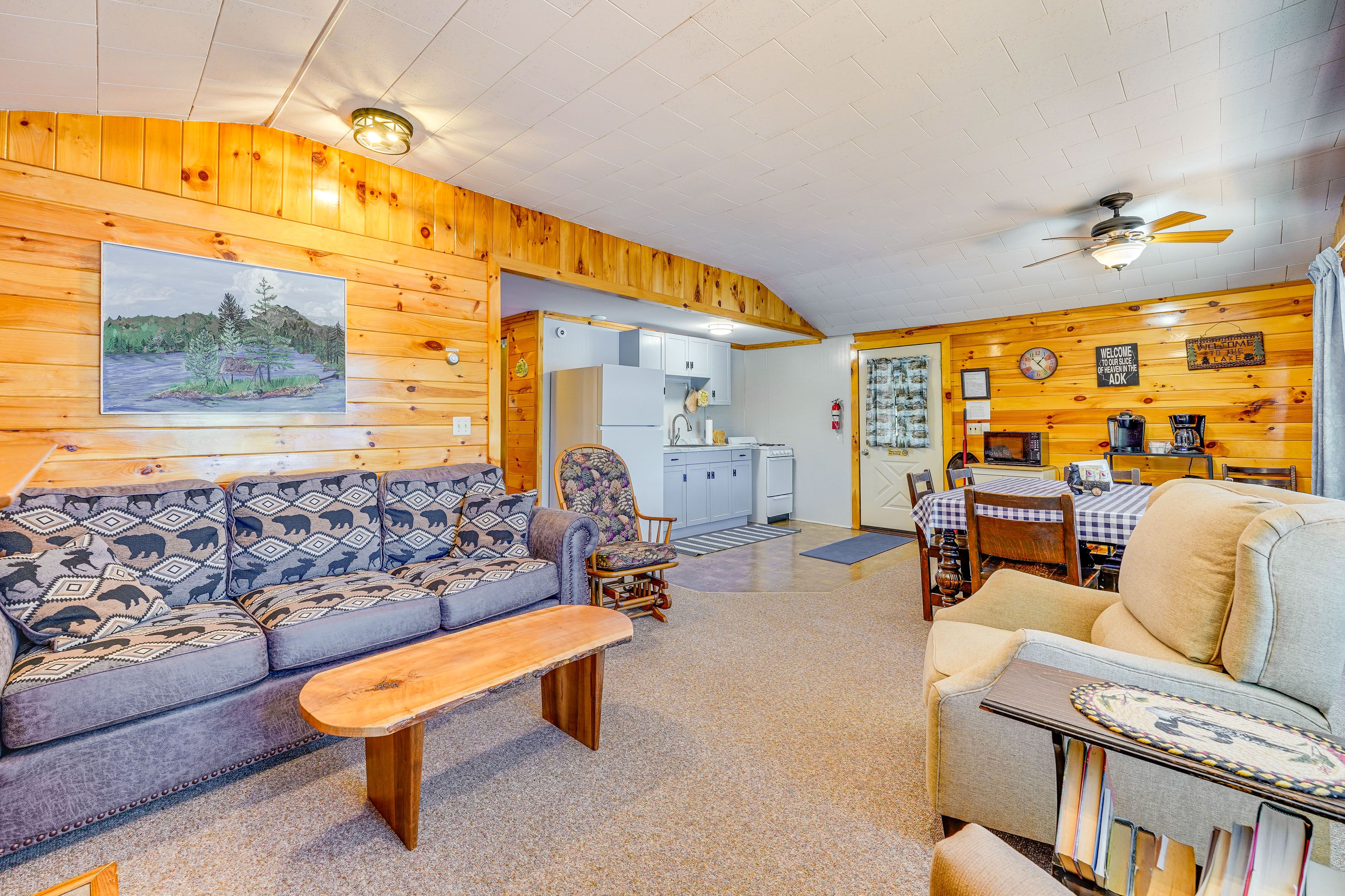 Living Room | Central Heating | Gas Fireplace | Single-Story Cabin